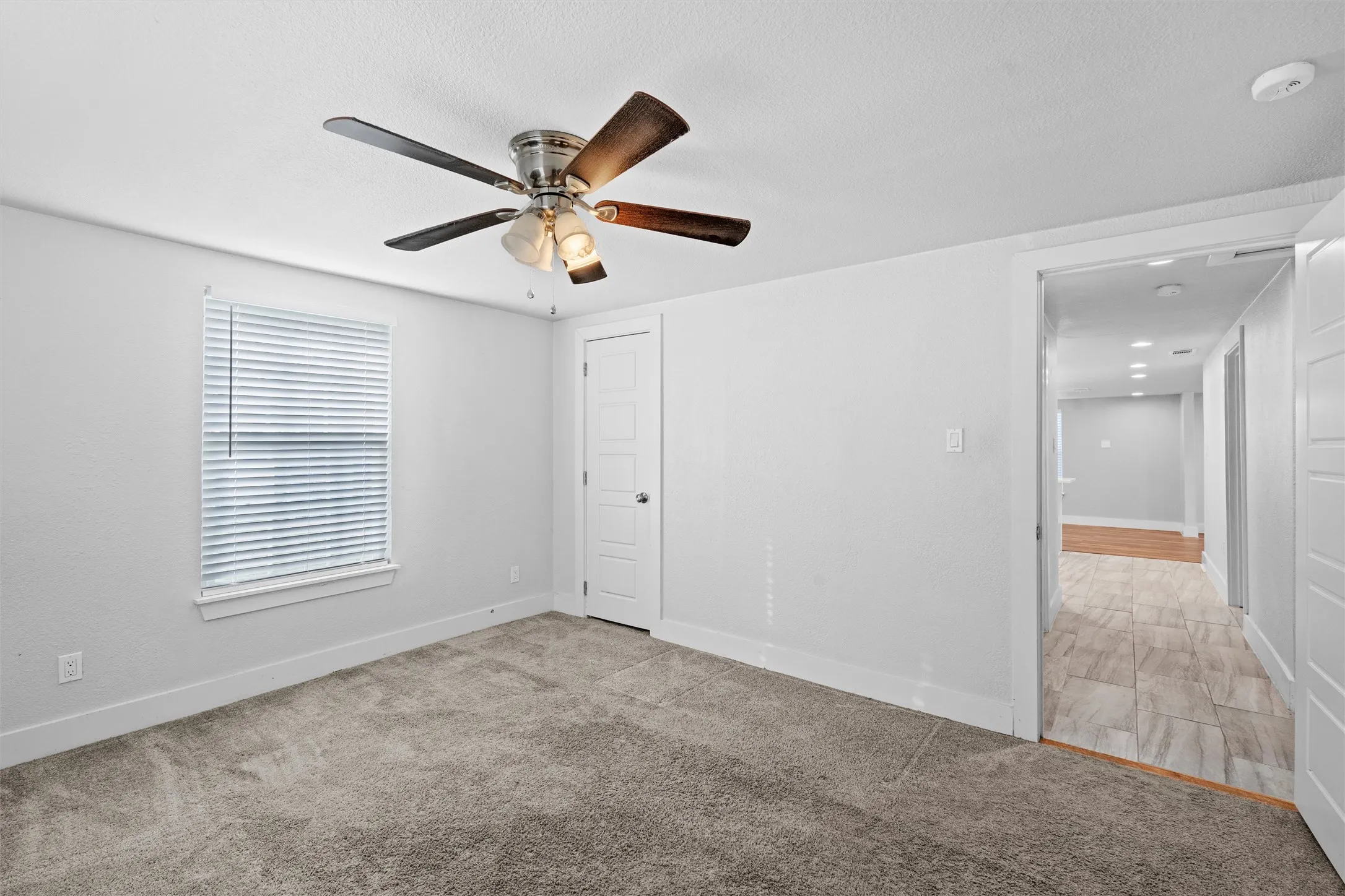 Single Family Residence For Sale in Dallas County , 3514 Larry Street, Rowlett, Texas 75088, 4 Bedroom, 2 Bathroom, Garage spaces, 1,885 Sqft, built in 1970, mls#21021811, Real Estate Agent in Rowlett, Homes For Sale in Dallas county, Homes For Sale in Rowlett, Realtor in Rowlett Texas, Real Estate Brokerage Independent Realty Texas, Luminita Cordes Realtor