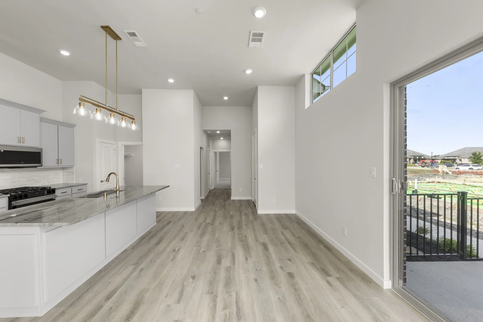 12. 628 Oakridge - Dining (2)