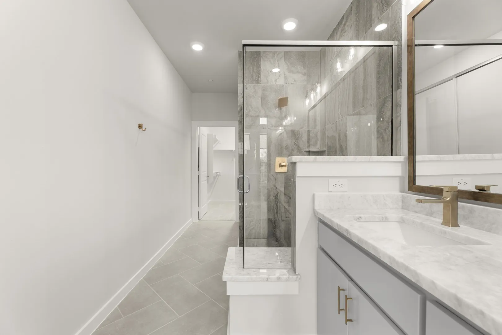 22. 628 Oakridge - Bath (2)