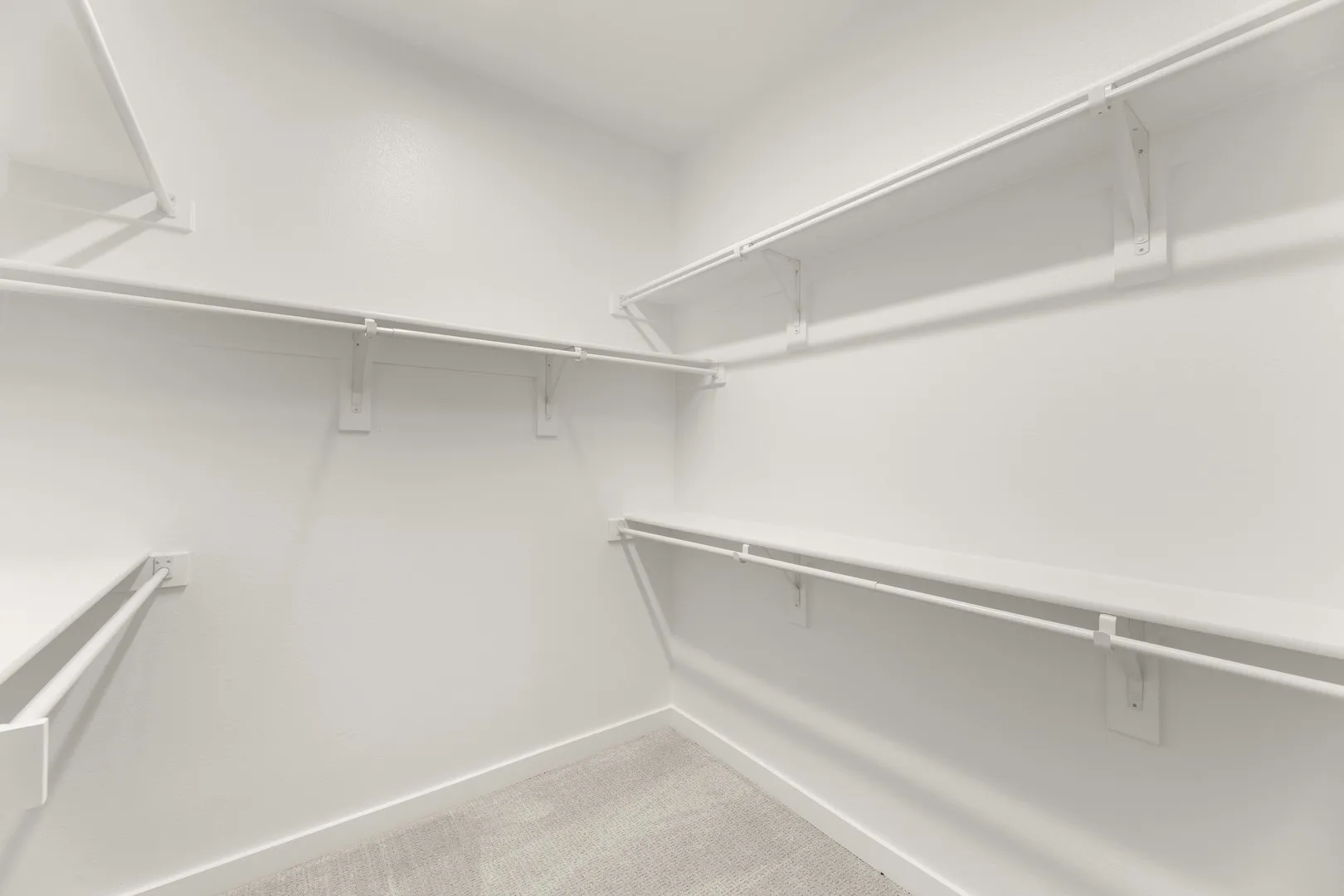 25. 628 Oakridge - Closet