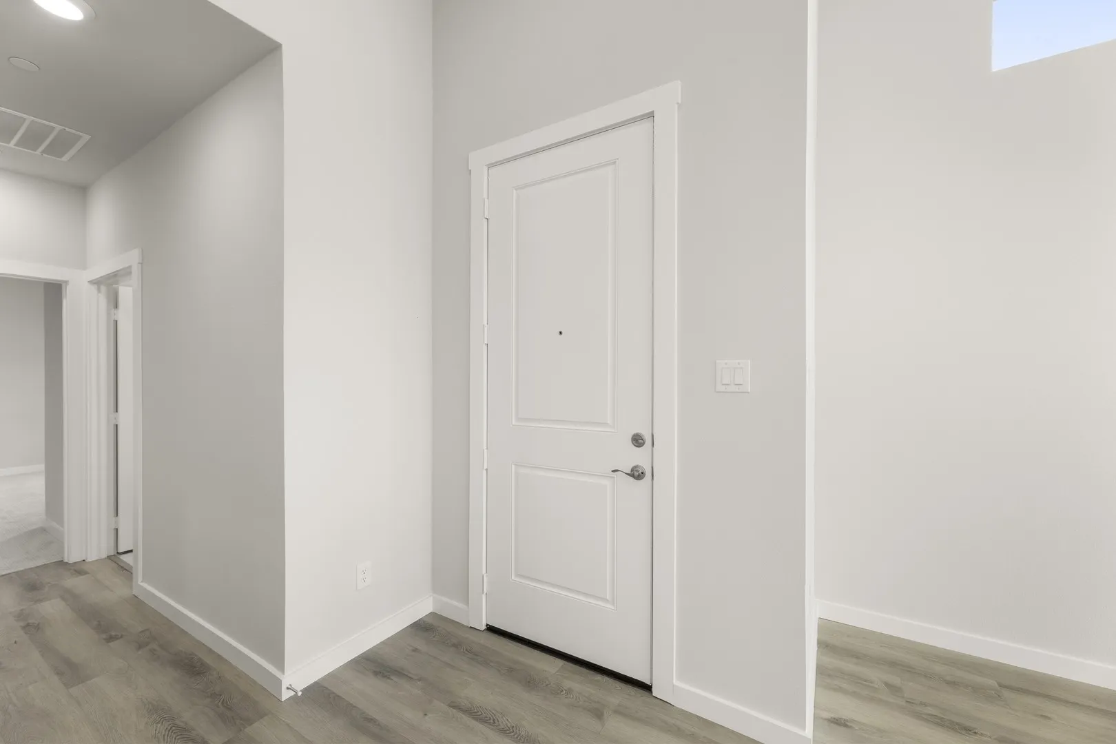 05. 628 Oakridge - Entry