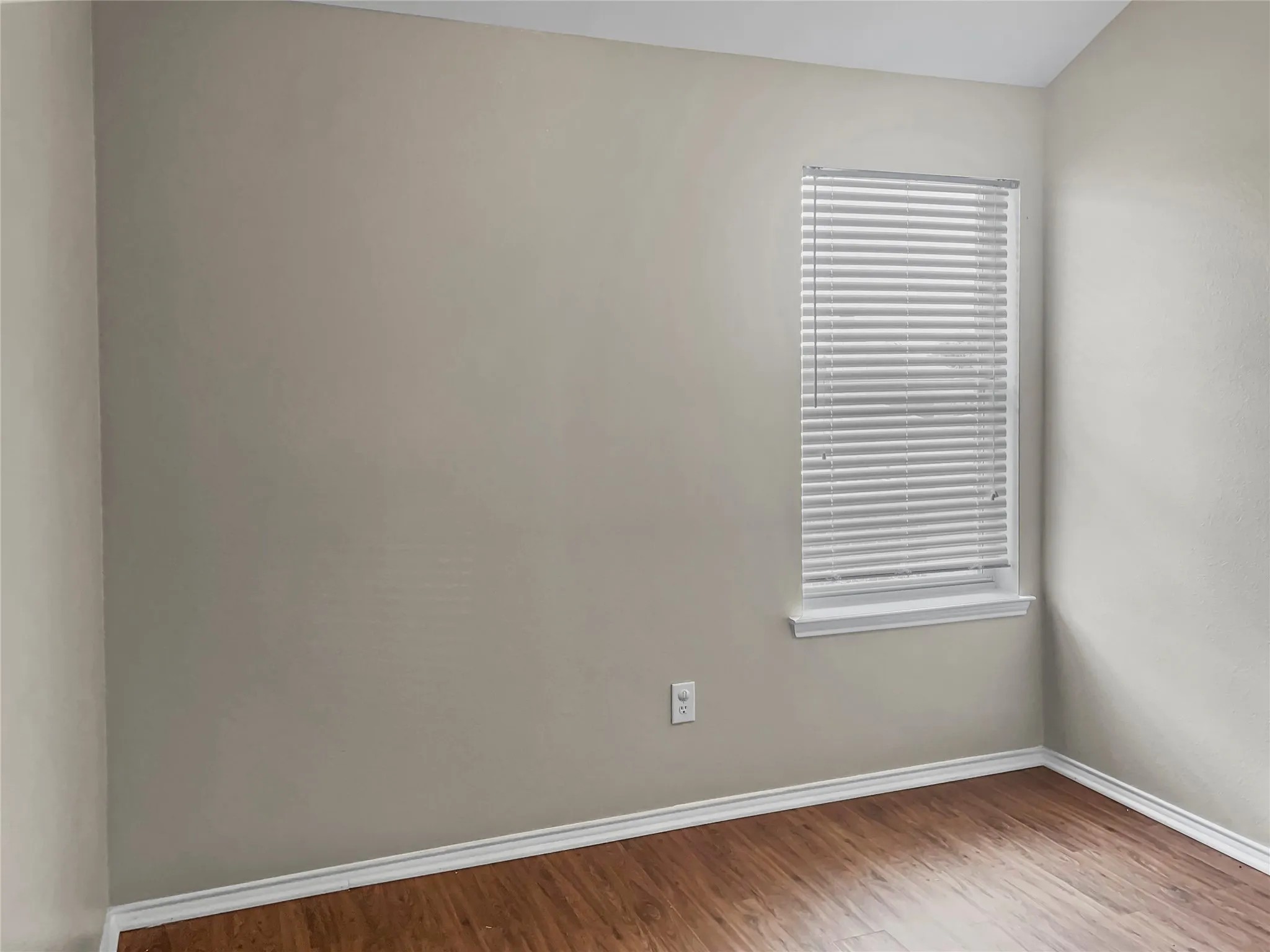 Single Family Residence For Rent in Kaufman County , 213 Long Prairie Drive, Forney, Texas 75126, 4 Bedroom, 3 Bathroom, 2 Garage spaces, 1,964 Sqft, built in 2005, Preowned, mls#21015355, Real Estate Agent in Forney, Homes For Rent in Kaufman county, Homes For Rent in Forney, Realtor in Forney Texas, Real Estate Brokerage Independent Realty Texas, Luminita Cordes Realtor