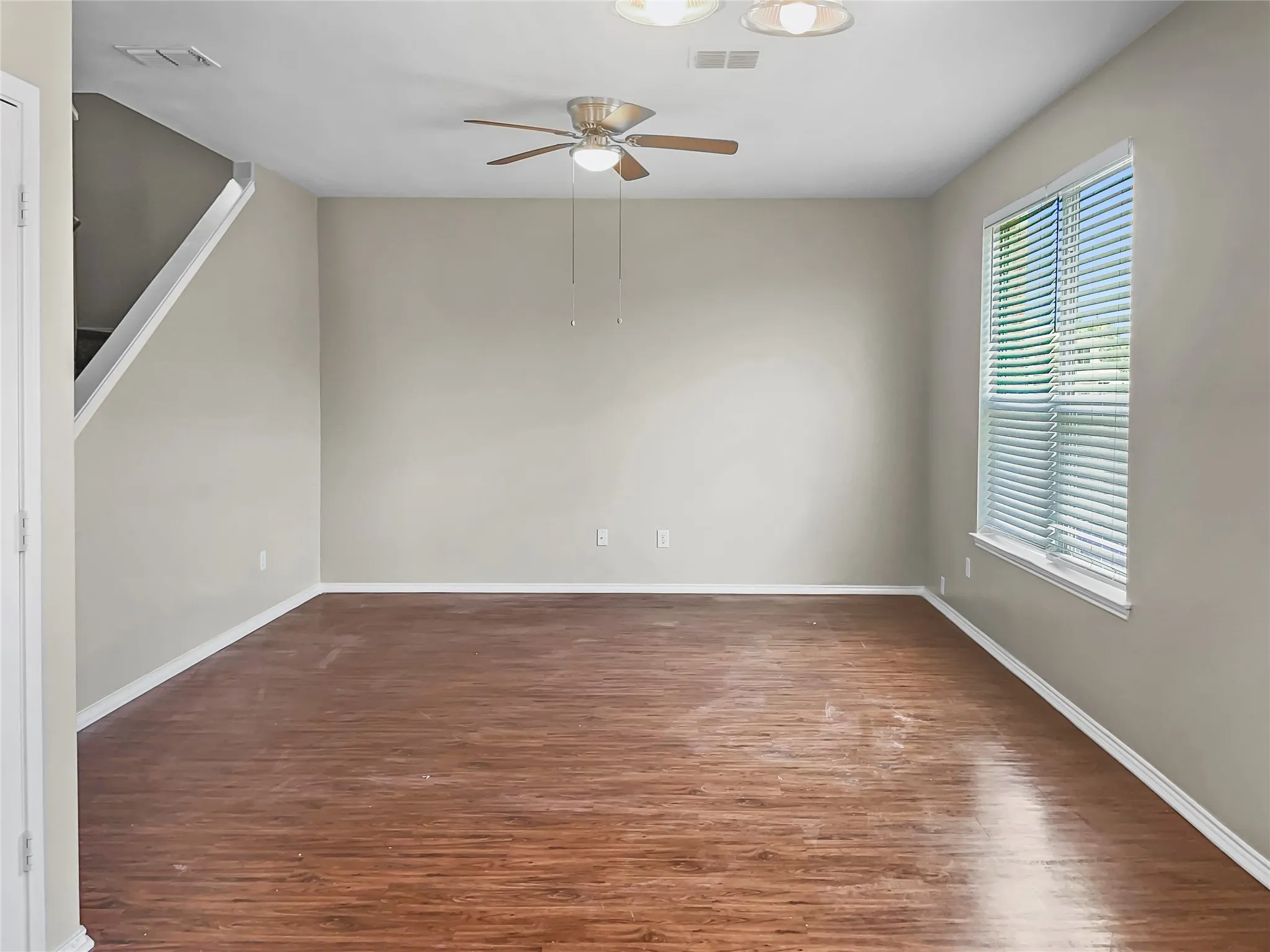 Single Family Residence For Rent in Kaufman County , 213 Long Prairie Drive, Forney, Texas 75126, 4 Bedroom, 3 Bathroom, 2 Garage spaces, 1,964 Sqft, built in 2005, Preowned, mls#21015355, Real Estate Agent in Forney, Homes For Rent in Kaufman county, Homes For Rent in Forney, Realtor in Forney Texas, Real Estate Brokerage Independent Realty Texas, Luminita Cordes Realtor