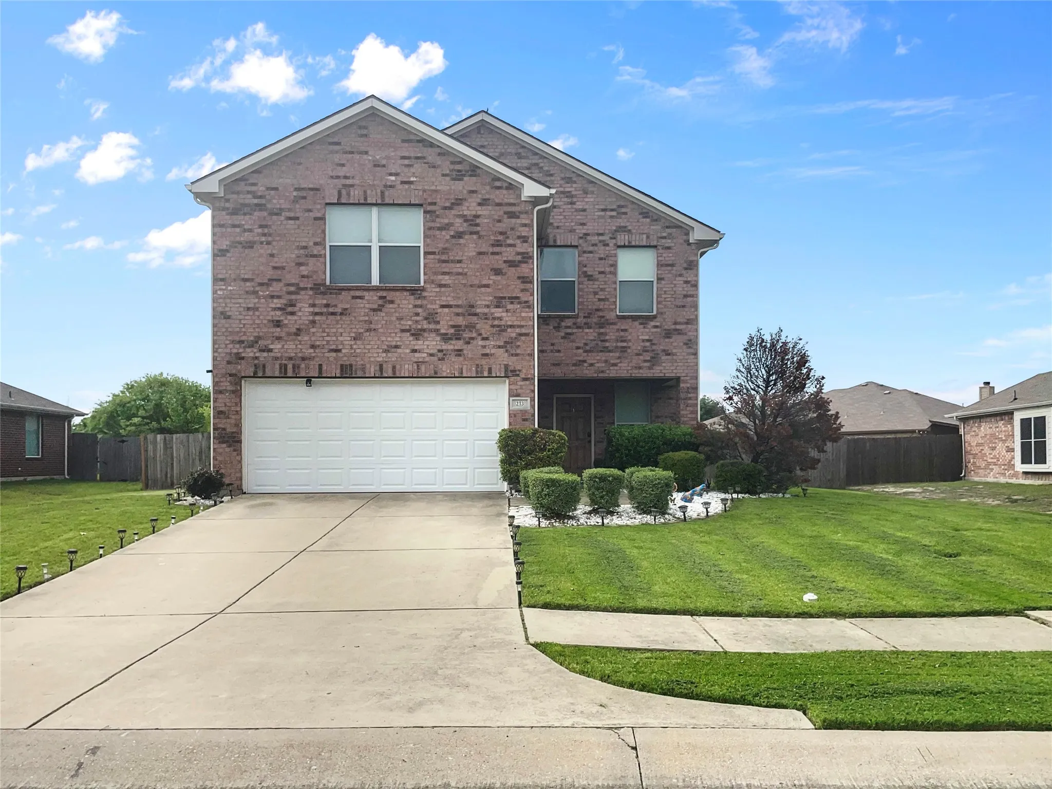 Single Family Residence For Rent in Kaufman County , 213 Long Prairie Drive, Forney, Texas 75126, 4 Bedroom, 3 Bathroom, 2 Garage spaces, 1,964 Sqft, built in 2005, Preowned, mls#21015355, Real Estate Agent in Forney, Homes For Rent in Kaufman county, Homes For Rent in Forney, Realtor in Forney Texas, Real Estate Brokerage Independent Realty Texas, Luminita Cordes Realtor