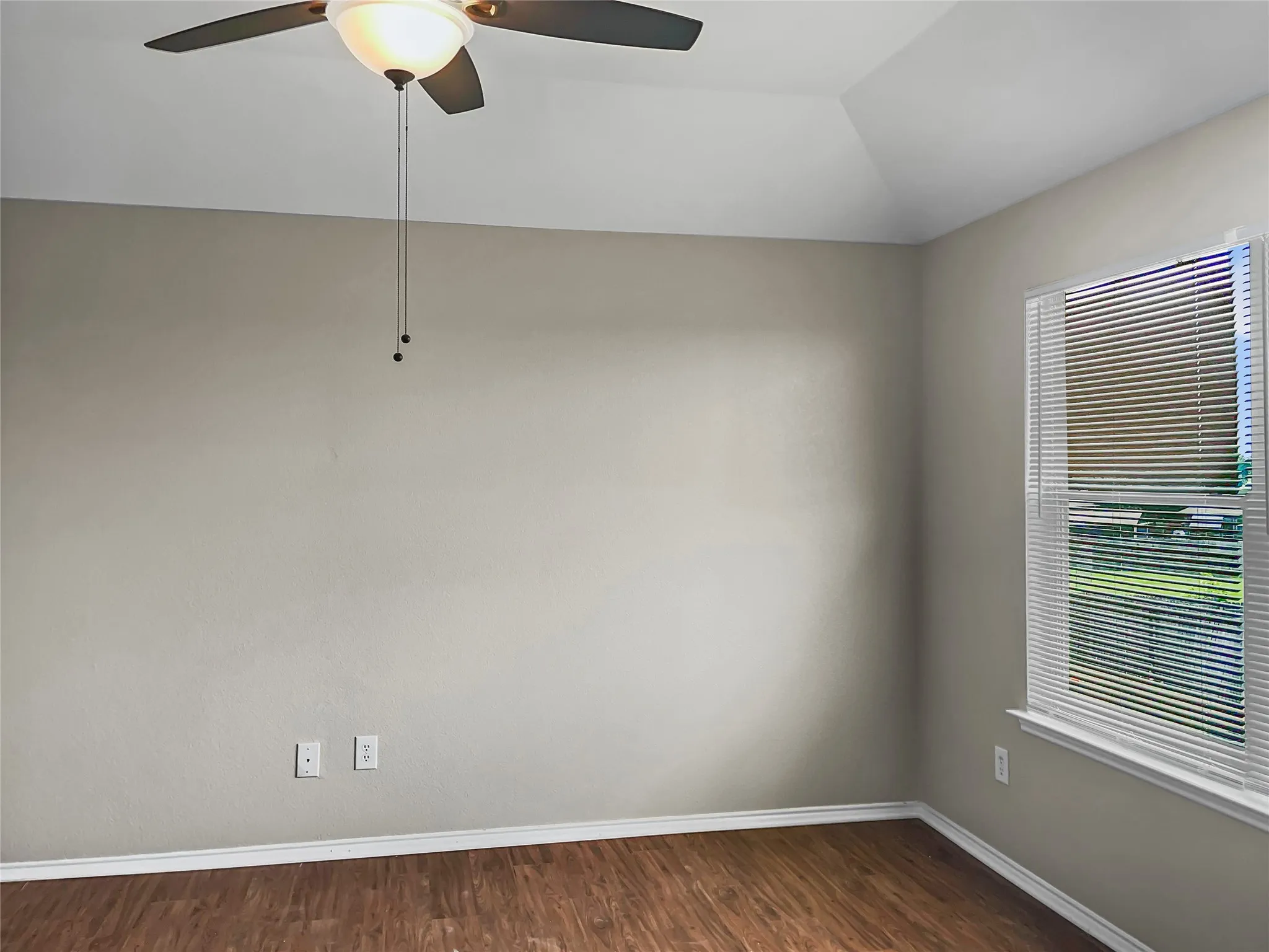 Single Family Residence For Rent in Kaufman County , 213 Long Prairie Drive, Forney, Texas 75126, 4 Bedroom, 3 Bathroom, 2 Garage spaces, 1,964 Sqft, built in 2005, Preowned, mls#21015355, Real Estate Agent in Forney, Homes For Rent in Kaufman county, Homes For Rent in Forney, Realtor in Forney Texas, Real Estate Brokerage Independent Realty Texas, Luminita Cordes Realtor