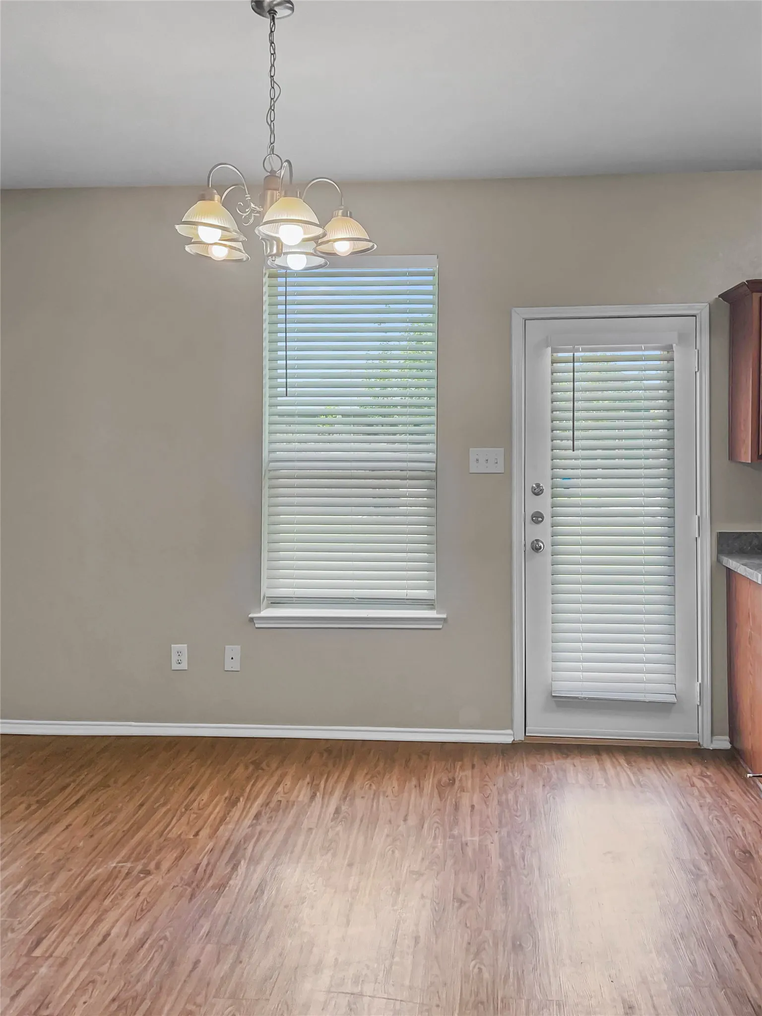 Single Family Residence For Rent in Kaufman County , 213 Long Prairie Drive, Forney, Texas 75126, 4 Bedroom, 3 Bathroom, 2 Garage spaces, 1,964 Sqft, built in 2005, Preowned, mls#21015355, Real Estate Agent in Forney, Homes For Rent in Kaufman county, Homes For Rent in Forney, Realtor in Forney Texas, Real Estate Brokerage Independent Realty Texas, Luminita Cordes Realtor