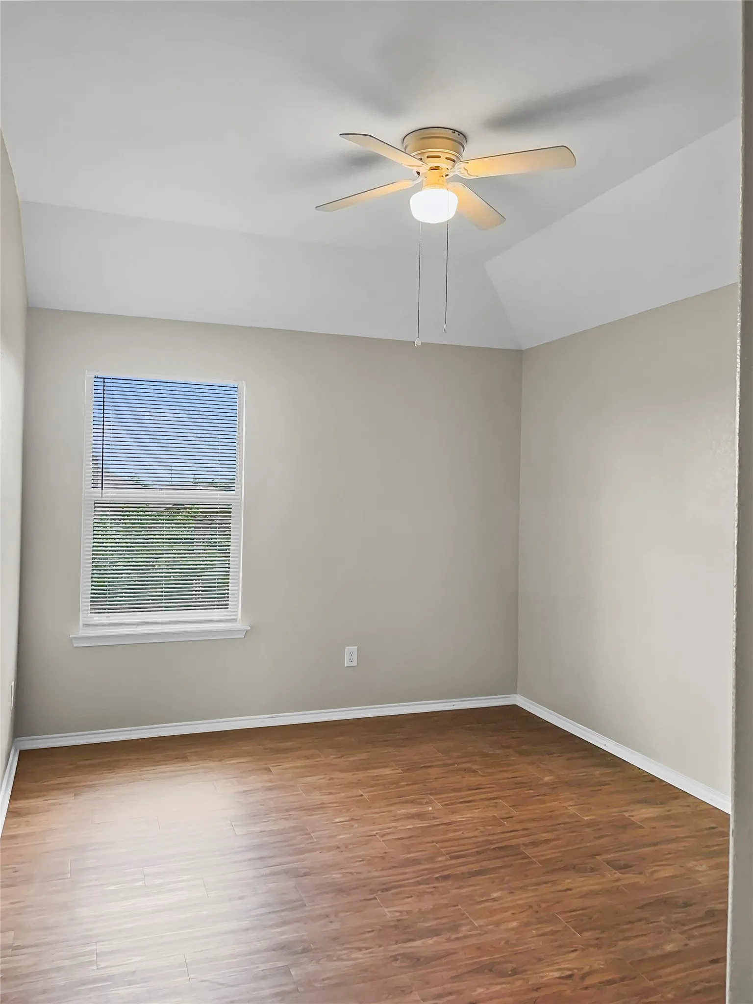 Single Family Residence For Rent in Kaufman County , 213 Long Prairie Drive, Forney, Texas 75126, 4 Bedroom, 3 Bathroom, 2 Garage spaces, 1,964 Sqft, built in 2005, Preowned, mls#21015355, Real Estate Agent in Forney, Homes For Rent in Kaufman county, Homes For Rent in Forney, Realtor in Forney Texas, Real Estate Brokerage Independent Realty Texas, Luminita Cordes Realtor