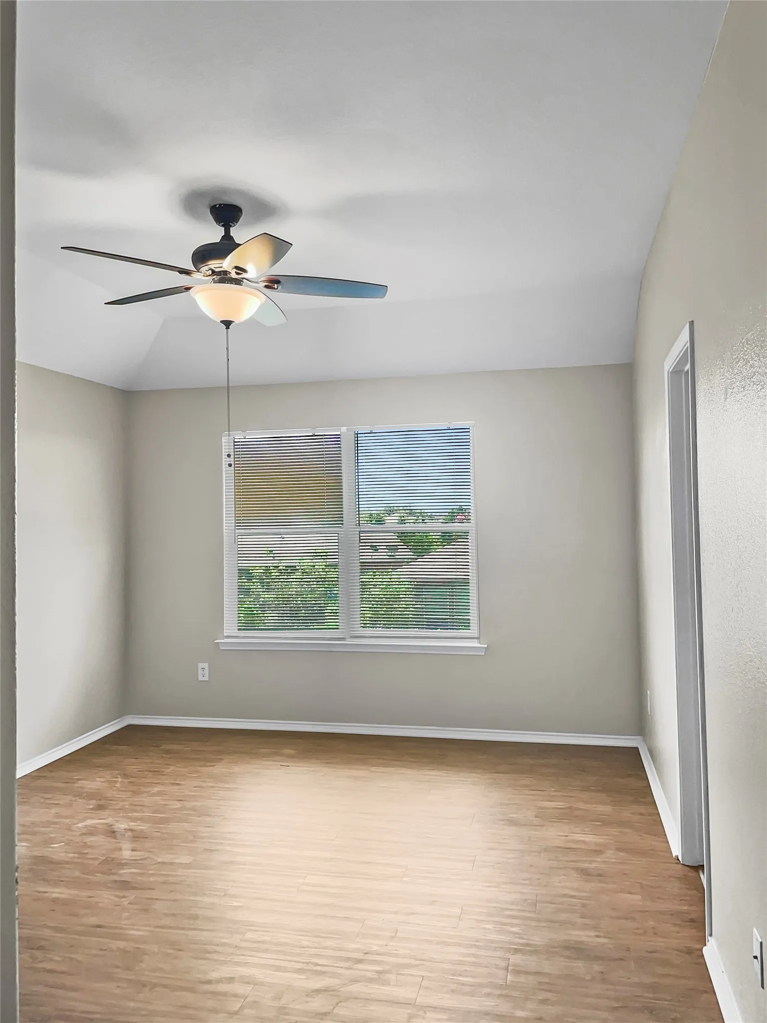 Single Family Residence For Rent in Kaufman County , 213 Long Prairie Drive, Forney, Texas 75126, 4 Bedroom, 3 Bathroom, 2 Garage spaces, 1,964 Sqft, built in 2005, Preowned, mls#21015355, Real Estate Agent in Forney, Homes For Rent in Kaufman county, Homes For Rent in Forney, Realtor in Forney Texas, Real Estate Brokerage Independent Realty Texas, Luminita Cordes Realtor