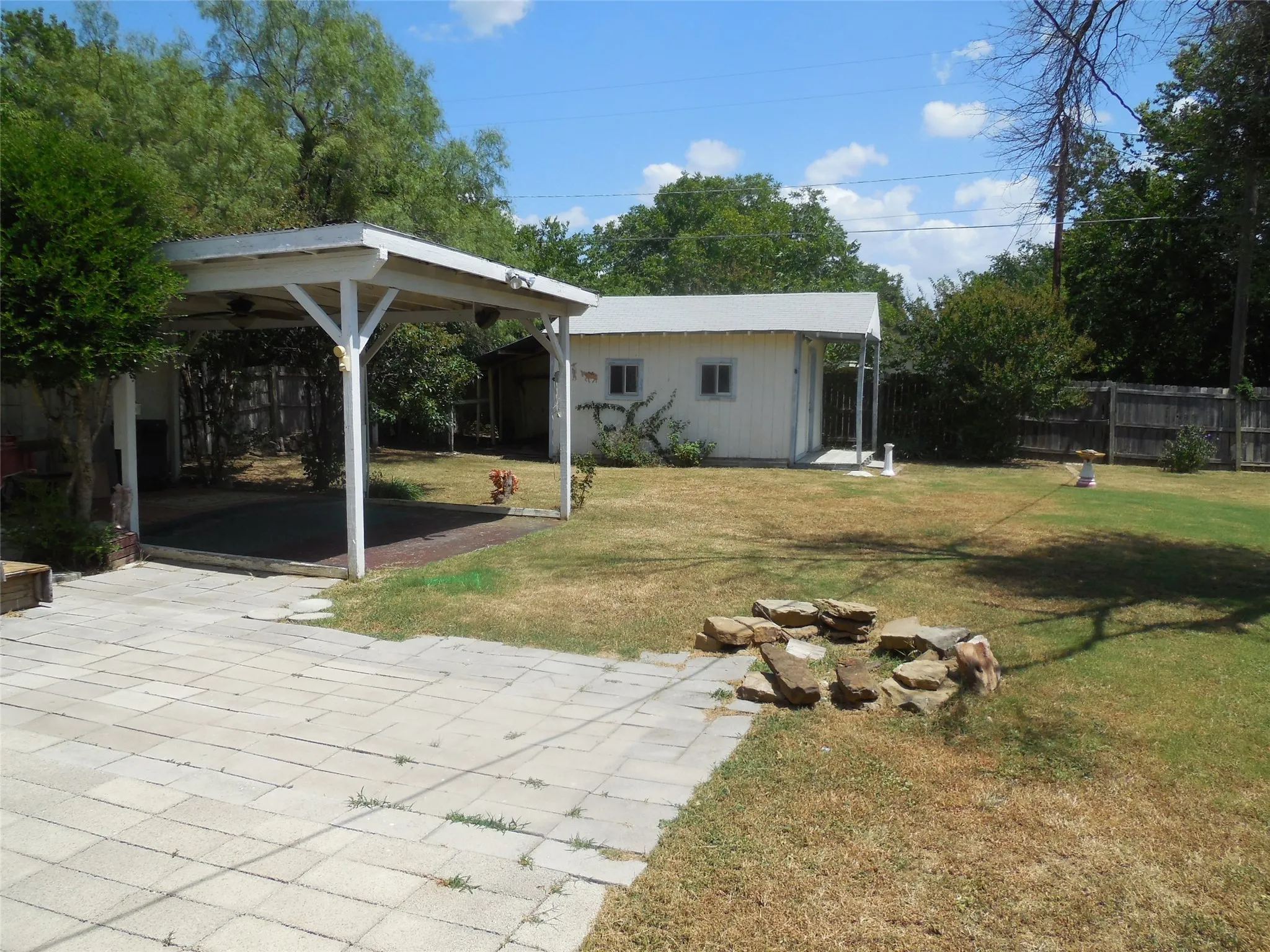 Single Family Residence For Sale in Eastland County , 316 Mesquite Street, Ranger, Texas 76470, 2 Bedroom, 1 Bathroom, Garage spaces, 1,308 Sqft, built in 1930, mls#21023440, Real Estate Agent in Ranger, Homes For Sale in Eastland county, Homes For Sale in Ranger, Realtor in Ranger Texas, Real Estate Brokerage Independent Realty Texas, Luminita Cordes Realtor