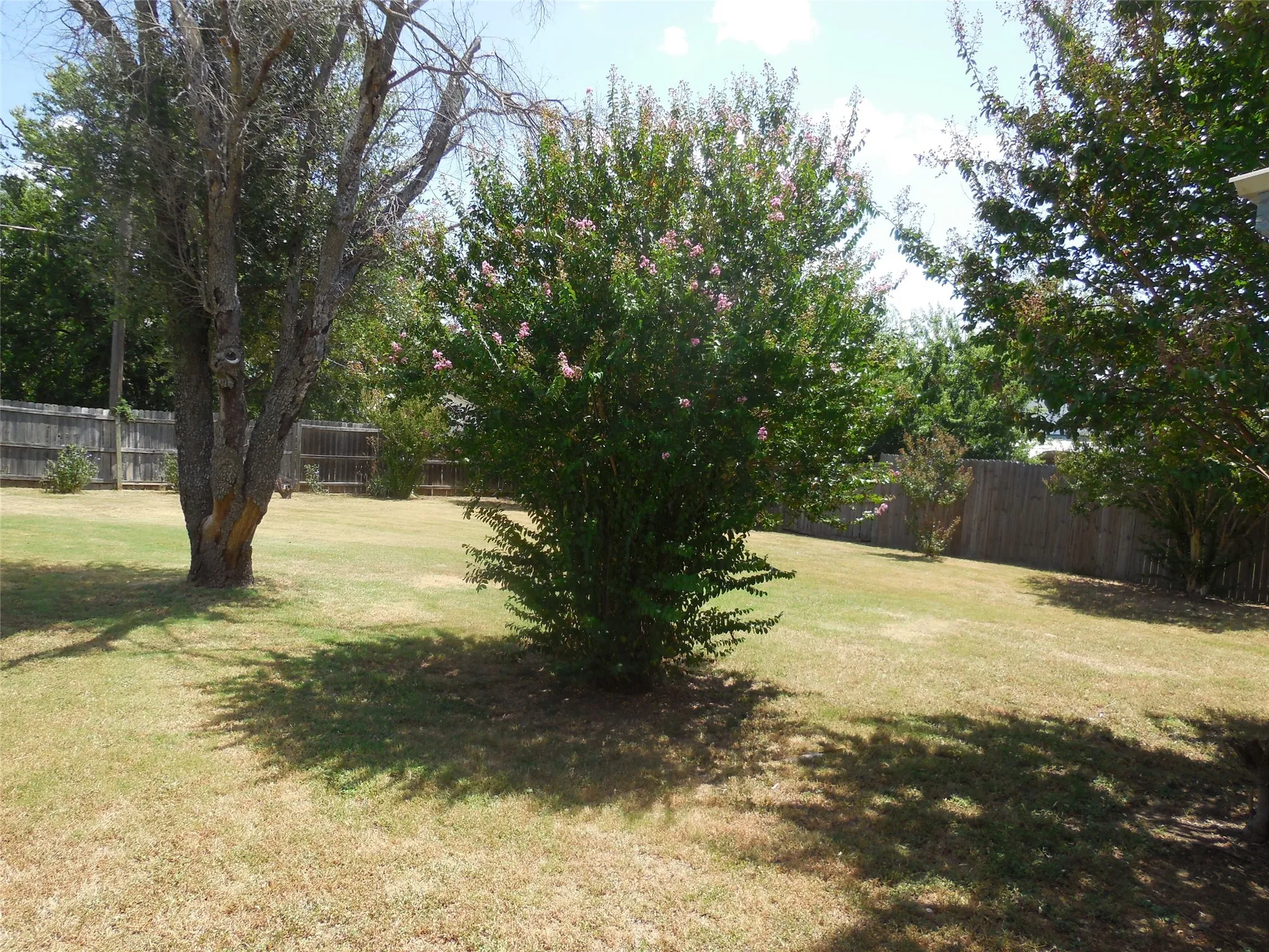 Single Family Residence For Sale in Eastland County , 316 Mesquite Street, Ranger, Texas 76470, 2 Bedroom, 1 Bathroom, Garage spaces, 1,308 Sqft, built in 1930, mls#21023440, Real Estate Agent in Ranger, Homes For Sale in Eastland county, Homes For Sale in Ranger, Realtor in Ranger Texas, Real Estate Brokerage Independent Realty Texas, Luminita Cordes Realtor