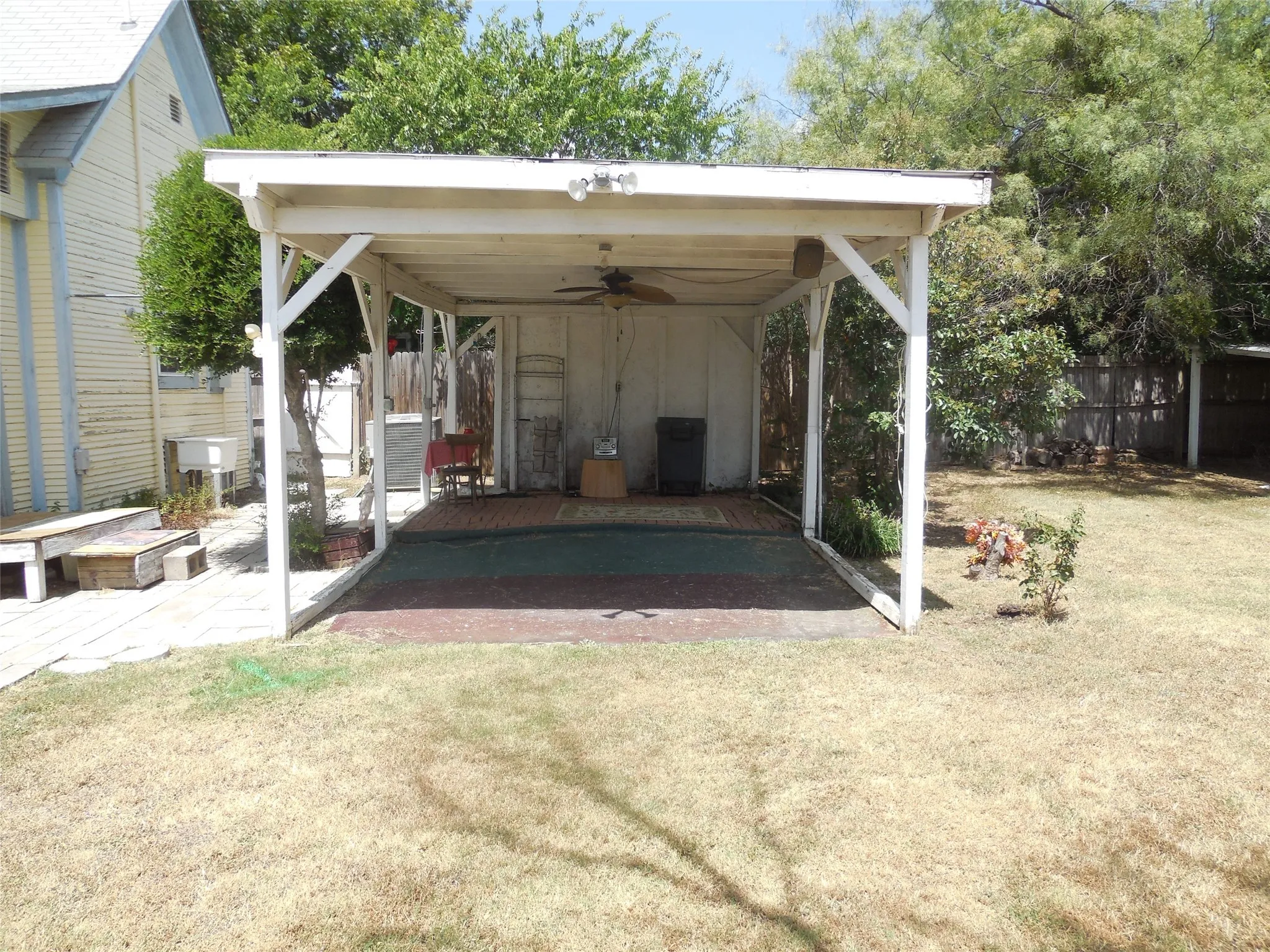 Single Family Residence For Sale in Eastland County , 316 Mesquite Street, Ranger, Texas 76470, 2 Bedroom, 1 Bathroom, Garage spaces, 1,308 Sqft, built in 1930, mls#21023440, Real Estate Agent in Ranger, Homes For Sale in Eastland county, Homes For Sale in Ranger, Realtor in Ranger Texas, Real Estate Brokerage Independent Realty Texas, Luminita Cordes Realtor