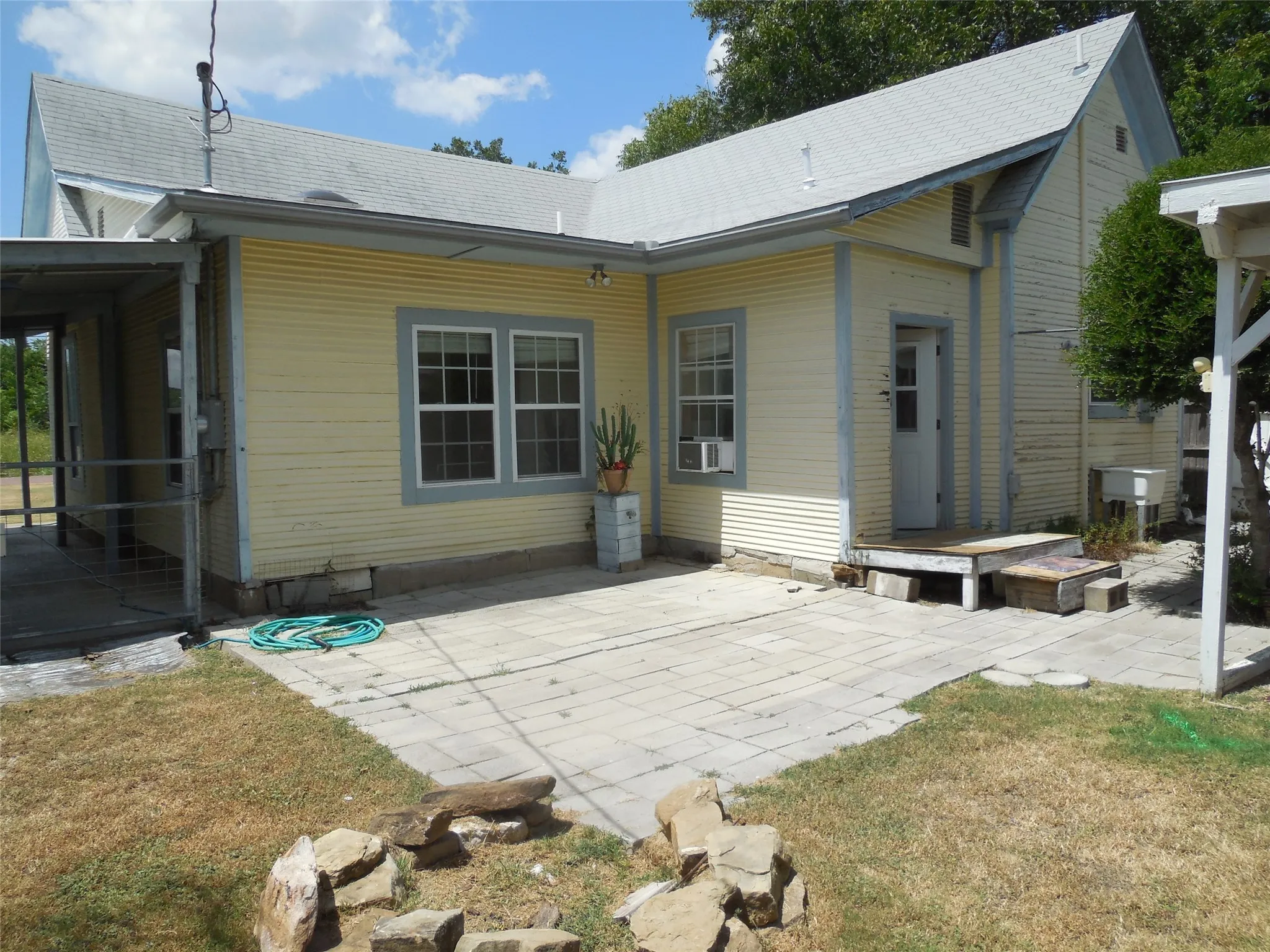 Single Family Residence For Sale in Eastland County , 316 Mesquite Street, Ranger, Texas 76470, 2 Bedroom, 1 Bathroom, Garage spaces, 1,308 Sqft, built in 1930, mls#21023440, Real Estate Agent in Ranger, Homes For Sale in Eastland county, Homes For Sale in Ranger, Realtor in Ranger Texas, Real Estate Brokerage Independent Realty Texas, Luminita Cordes Realtor