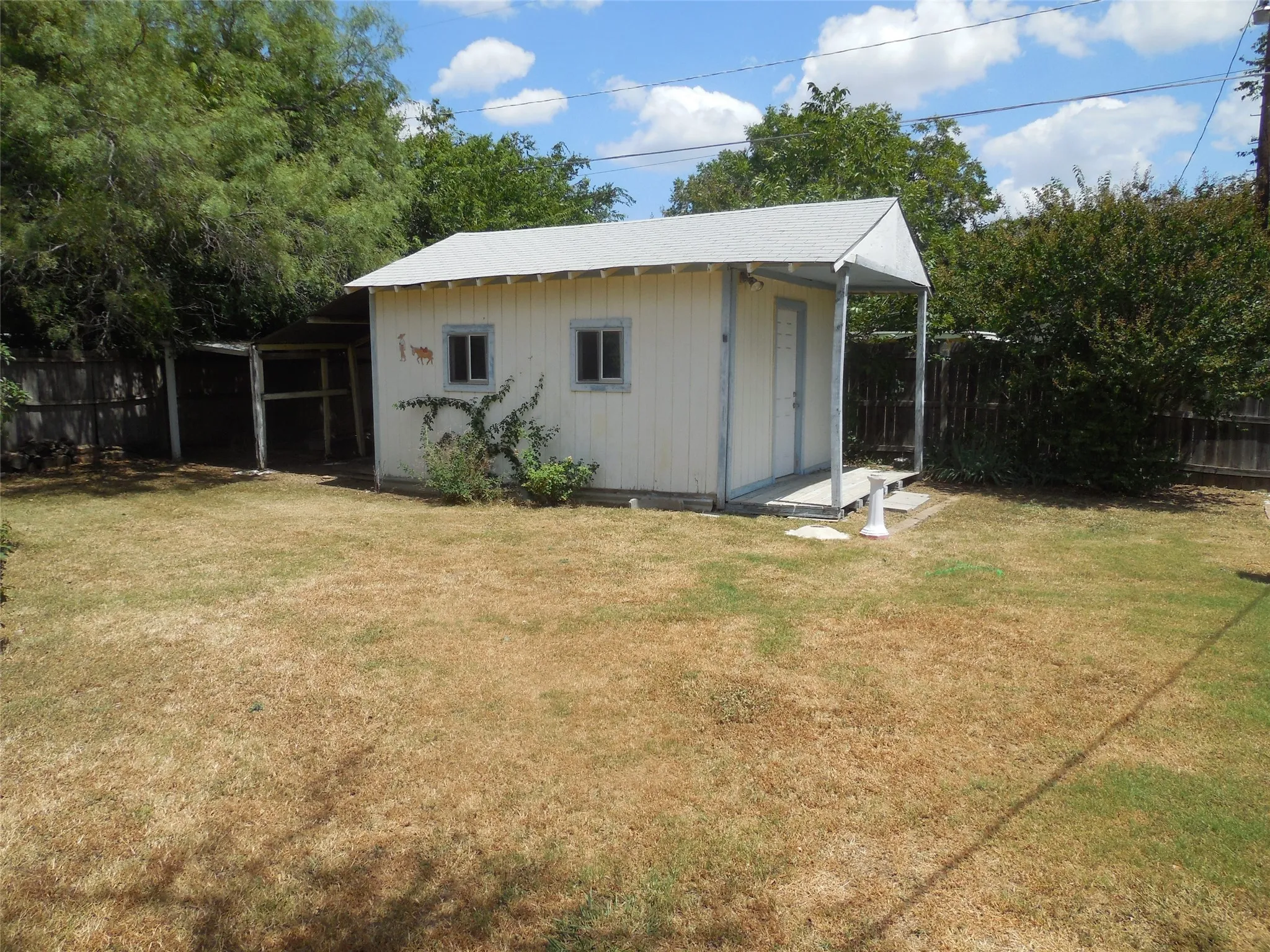 Single Family Residence For Sale in Eastland County , 316 Mesquite Street, Ranger, Texas 76470, 2 Bedroom, 1 Bathroom, Garage spaces, 1,308 Sqft, built in 1930, mls#21023440, Real Estate Agent in Ranger, Homes For Sale in Eastland county, Homes For Sale in Ranger, Realtor in Ranger Texas, Real Estate Brokerage Independent Realty Texas, Luminita Cordes Realtor