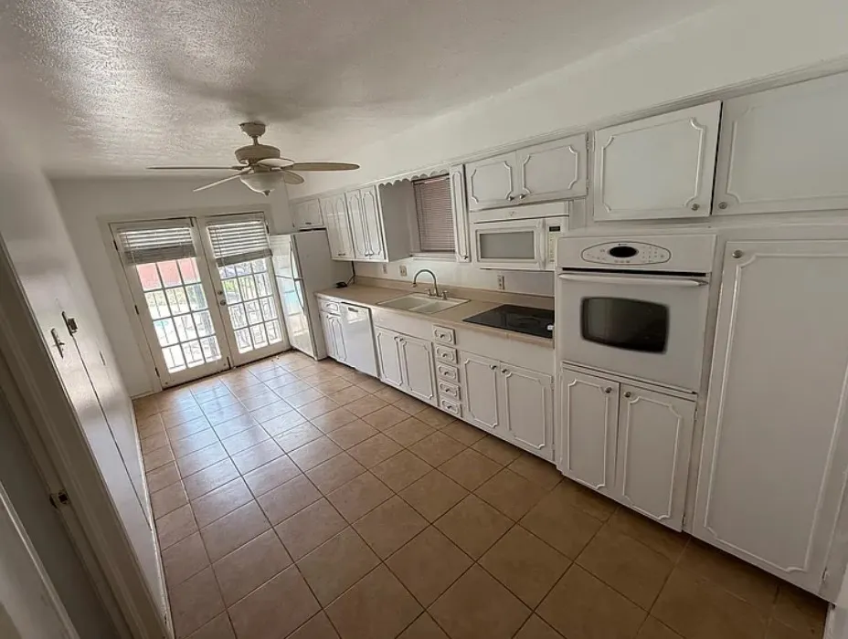 Condominium For Rent in Dallas County , 8620 Baltimore Drive 101, Dallas, Texas 75225, 2 Bedroom, 2 Bathroom, Garage spaces, 1,255 Sqft, built in 1960, mls#21022377, Real Estate Agent in Dallas, Homes For Rent in Dallas county, Homes For Rent in Dallas, Realtor in Dallas Texas, Real Estate Brokerage Independent Realty Texas, Luminita Cordes Realtor
