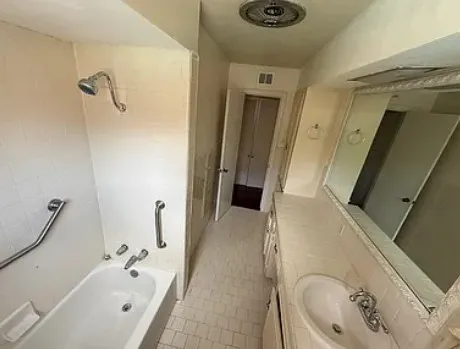 Condominium For Rent in Dallas County , 8620 Baltimore Drive 101, Dallas, Texas 75225, 2 Bedroom, 2 Bathroom, Garage spaces, 1,255 Sqft, built in 1960, mls#21022377, Real Estate Agent in Dallas, Homes For Rent in Dallas county, Homes For Rent in Dallas, Realtor in Dallas Texas, Real Estate Brokerage Independent Realty Texas, Luminita Cordes Realtor