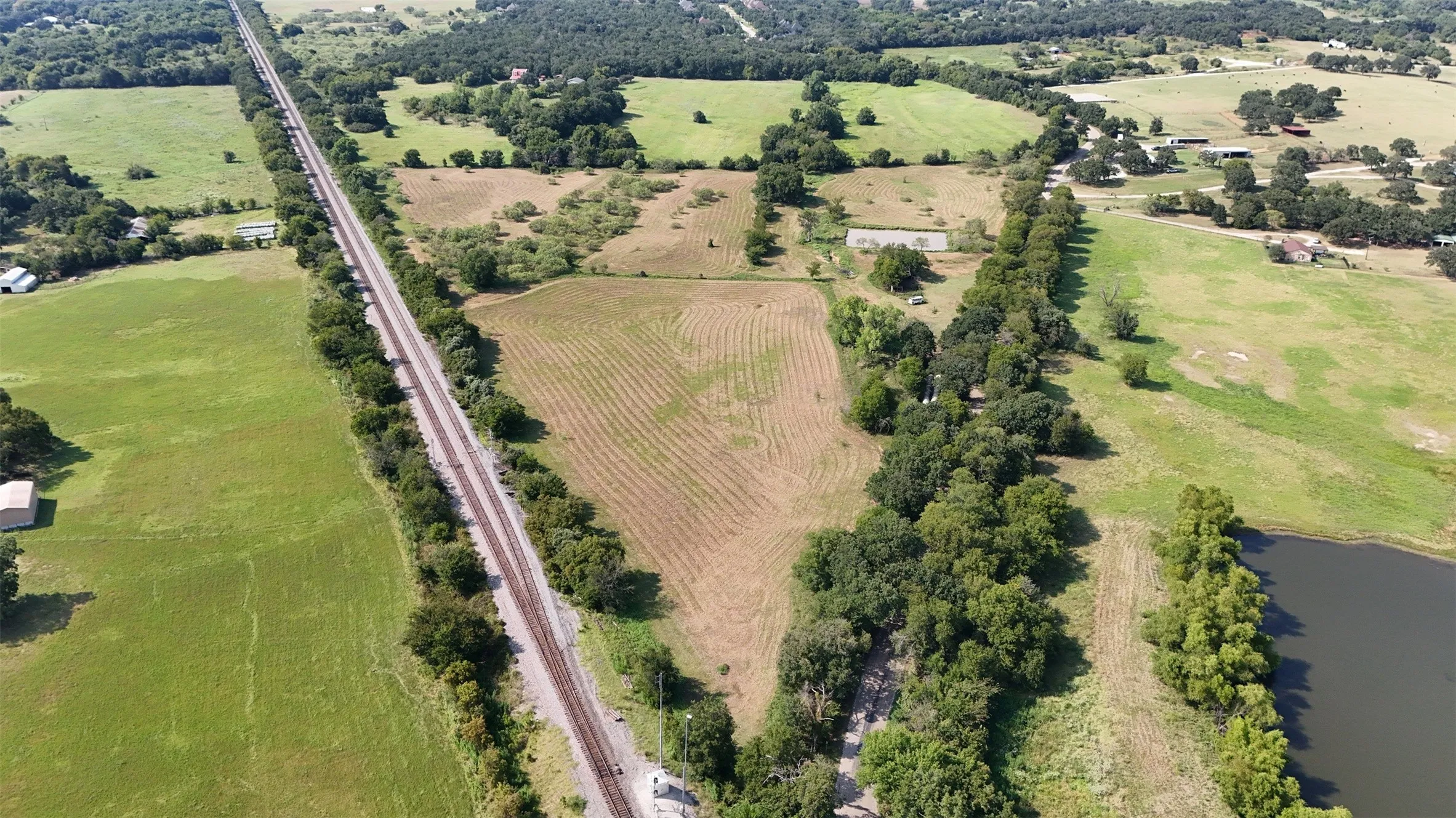 Overview of rural landscape featuring farmland