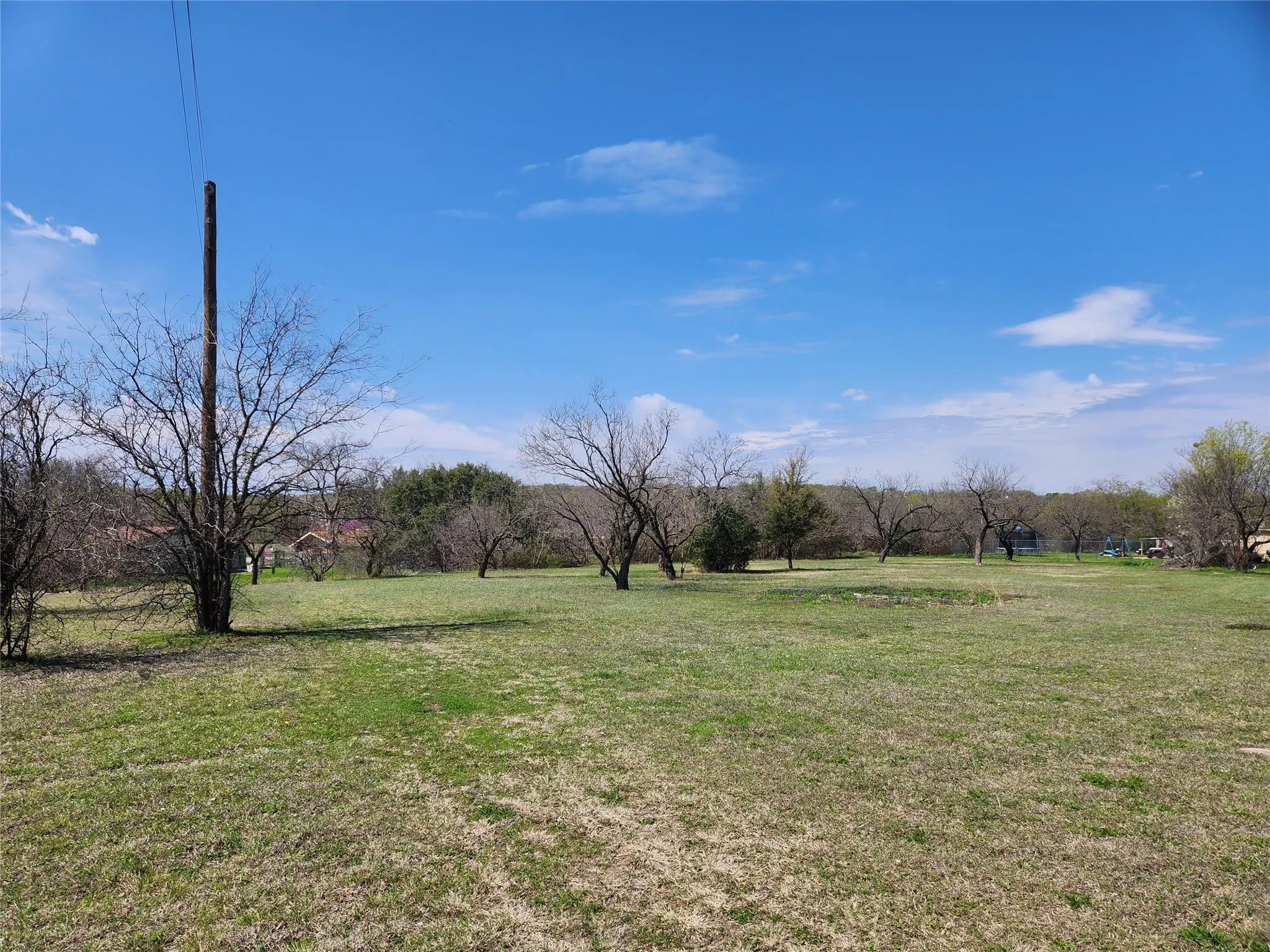 View of grassy yard featuring a rural view
