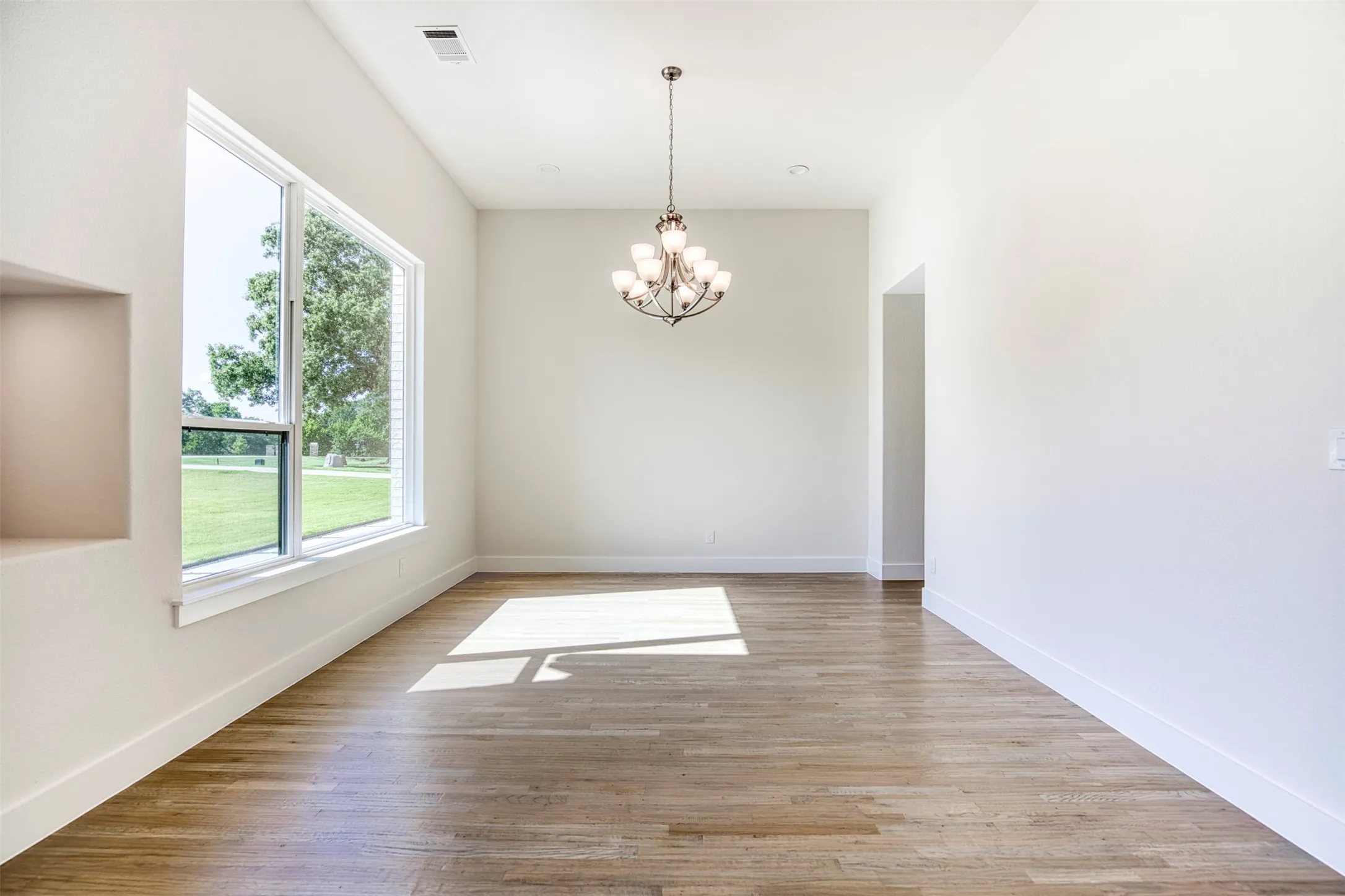 Single Family Residence For Sale in Kaufman County , 1044 Hidden Oaks Drive, Wills Point, Texas 75169, 4 Bedrooms, 4 Bathrooms, 3 Garage spaces, 3,372 Sqft, built in 2022, Price $759,000, mls#21025013, Real Estate Agent in Wills Point, Homes For Sale in Kaufman county, Homes For Sale in Wills Point, Realtor in Wills Point Texas, Real Estate Brokerage Independent Realty Texas, Luminita Cordes Realtor