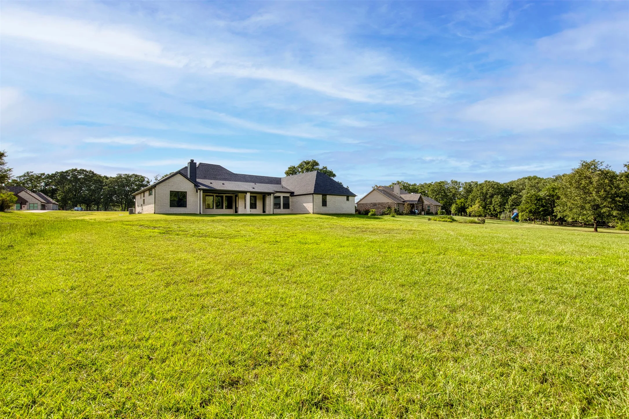 Single Family Residence For Sale in Kaufman County , 1044 Hidden Oaks Drive, Wills Point, Texas 75169, 4 Bedrooms, 4 Bathrooms, 3 Garage spaces, 3,372 Sqft, built in 2022, Price $759,000, mls#21025013, Real Estate Agent in Wills Point, Homes For Sale in Kaufman county, Homes For Sale in Wills Point, Realtor in Wills Point Texas, Real Estate Brokerage Independent Realty Texas, Luminita Cordes Realtor