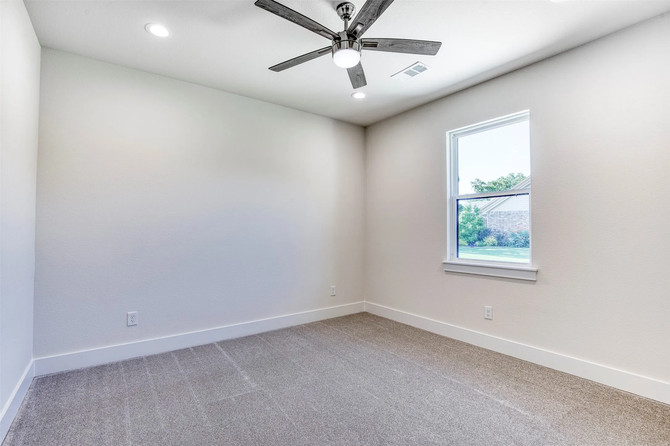Single Family Residence For Sale in Kaufman County , 1044 Hidden Oaks Drive, Wills Point, Texas 75169, 4 Bedrooms, 4 Bathrooms, 3 Garage spaces, 3,372 Sqft, built in 2022, Price $759,000, mls#21025013, Real Estate Agent in Wills Point, Homes For Sale in Kaufman county, Homes For Sale in Wills Point, Realtor in Wills Point Texas, Real Estate Brokerage Independent Realty Texas, Luminita Cordes Realtor