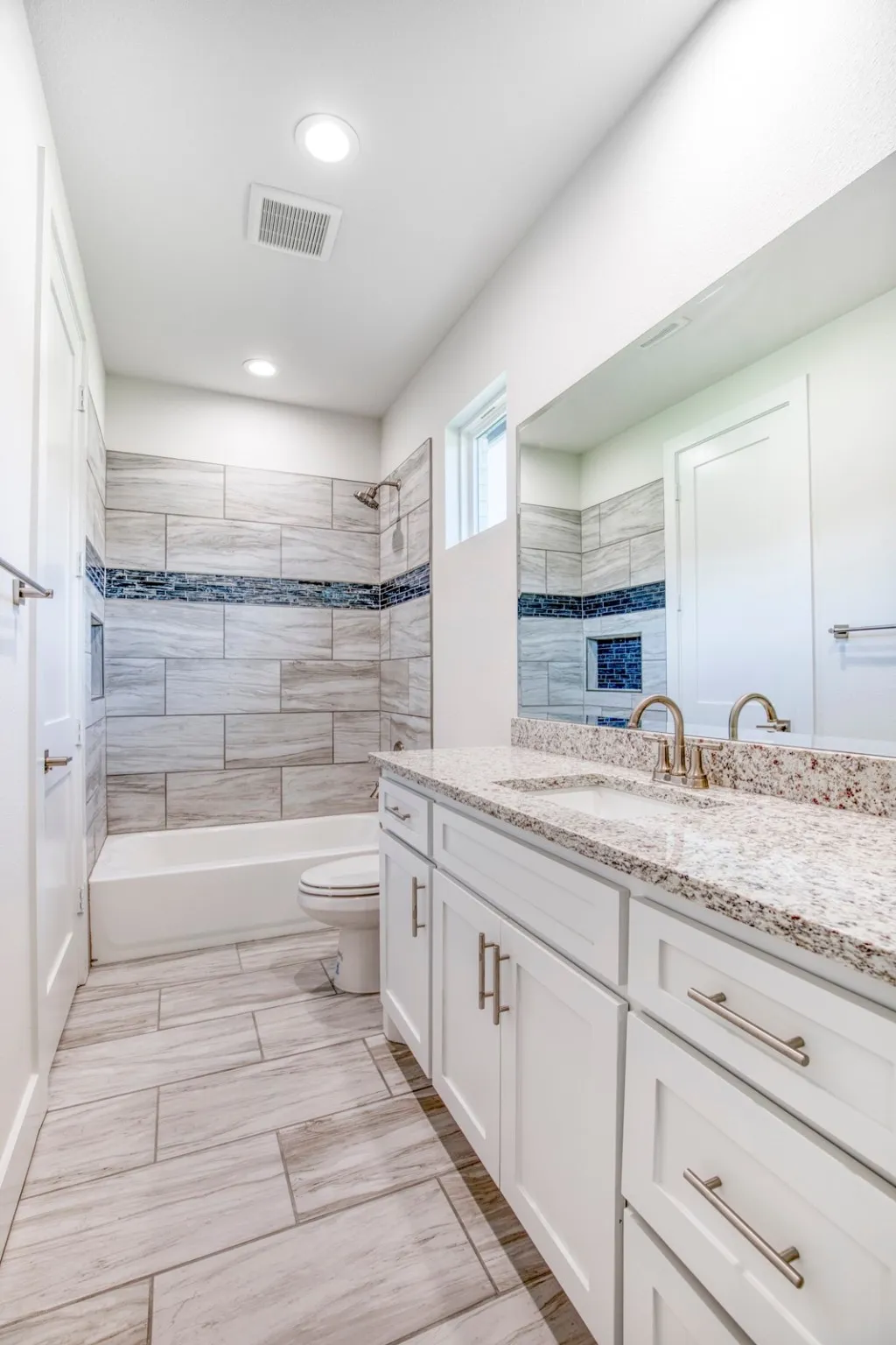 Single Family Residence For Sale in Kaufman County , 1044 Hidden Oaks Drive, Wills Point, Texas 75169, 4 Bedrooms, 4 Bathrooms, 3 Garage spaces, 3,372 Sqft, built in 2022, Price $759,000, mls#21025013, Real Estate Agent in Wills Point, Homes For Sale in Kaufman county, Homes For Sale in Wills Point, Realtor in Wills Point Texas, Real Estate Brokerage Independent Realty Texas, Luminita Cordes Realtor