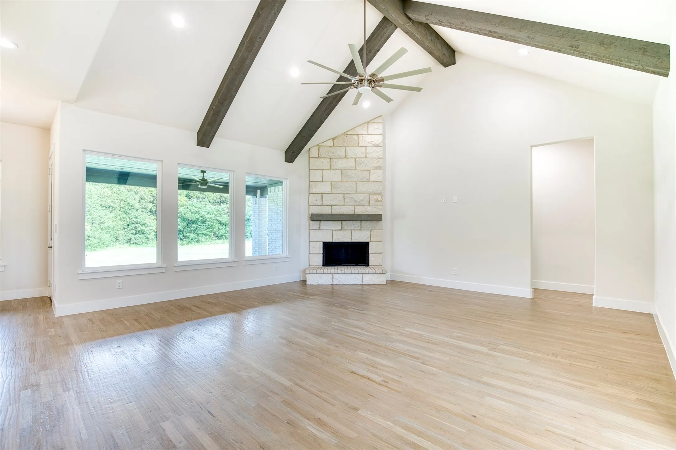 Single Family Residence For Sale in Kaufman County , 1044 Hidden Oaks Drive, Wills Point, Texas 75169, 4 Bedrooms, 4 Bathrooms, 3 Garage spaces, 3,372 Sqft, built in 2022, Price $759,000, mls#21025013, Real Estate Agent in Wills Point, Homes For Sale in Kaufman county, Homes For Sale in Wills Point, Realtor in Wills Point Texas, Real Estate Brokerage Independent Realty Texas, Luminita Cordes Realtor
