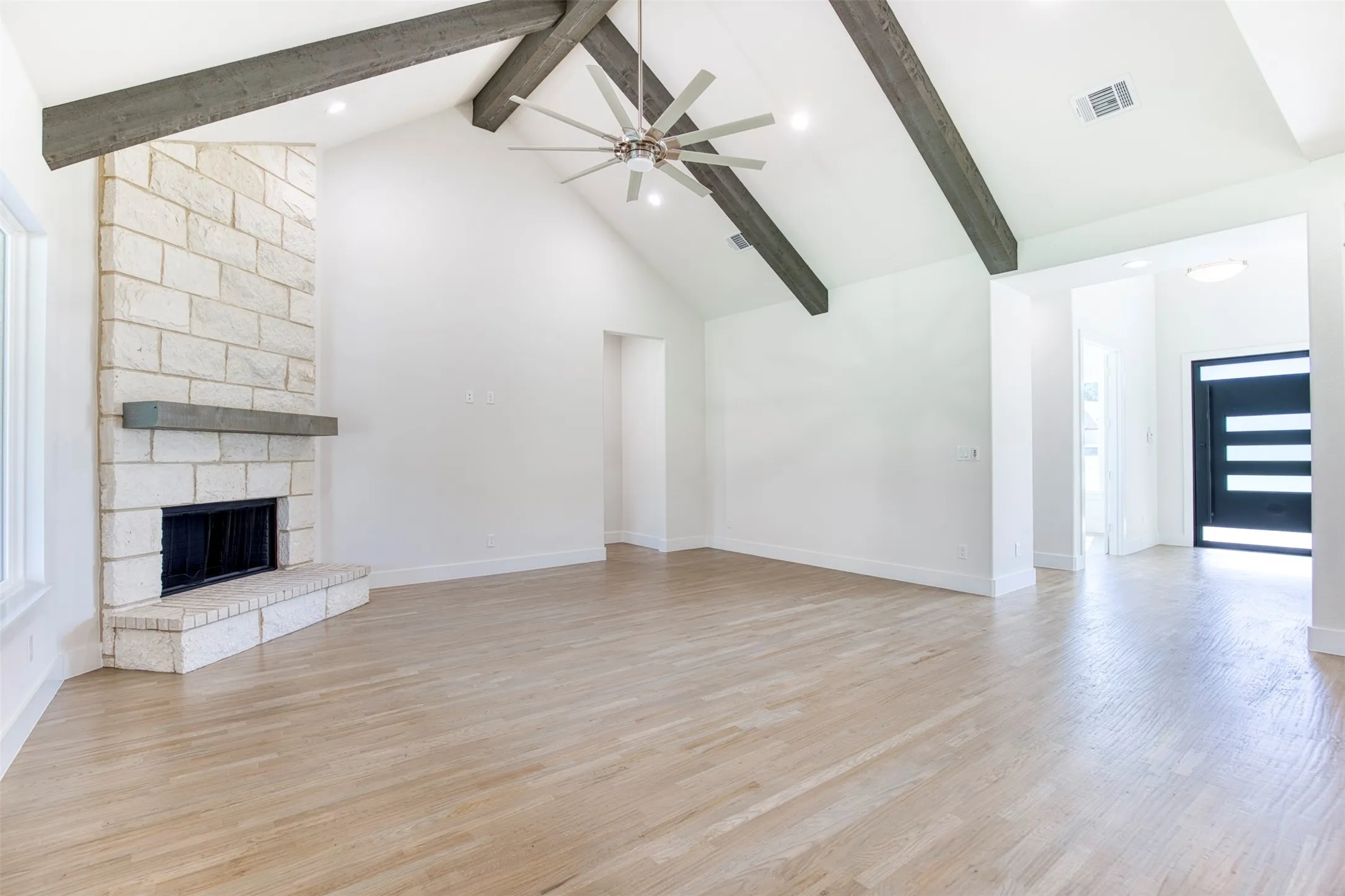 Single Family Residence For Sale in Kaufman County , 1044 Hidden Oaks Drive, Wills Point, Texas 75169, 4 Bedrooms, 4 Bathrooms, 3 Garage spaces, 3,372 Sqft, built in 2022, Price $759,000, mls#21025013, Real Estate Agent in Wills Point, Homes For Sale in Kaufman county, Homes For Sale in Wills Point, Realtor in Wills Point Texas, Real Estate Brokerage Independent Realty Texas, Luminita Cordes Realtor