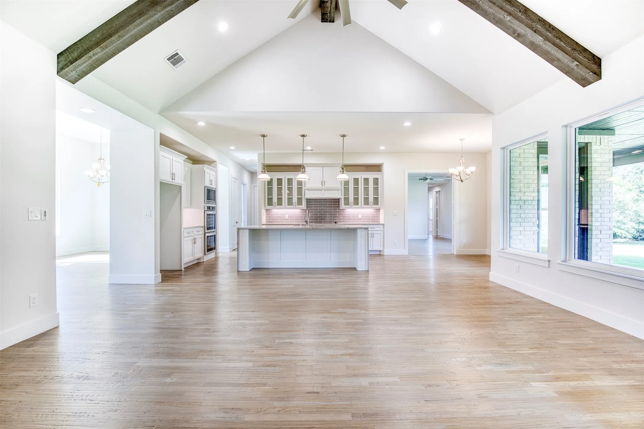 Single Family Residence For Sale in Kaufman County , 1044 Hidden Oaks Drive, Wills Point, Texas 75169, 4 Bedrooms, 4 Bathrooms, 3 Garage spaces, 3,372 Sqft, built in 2022, Price $759,000, mls#21025013, Real Estate Agent in Wills Point, Homes For Sale in Kaufman county, Homes For Sale in Wills Point, Realtor in Wills Point Texas, Real Estate Brokerage Independent Realty Texas, Luminita Cordes Realtor