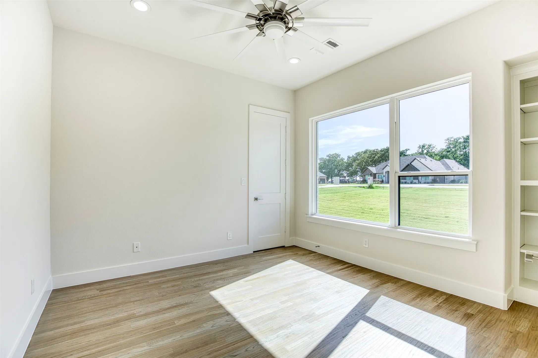 Single Family Residence For Sale in Kaufman County , 1044 Hidden Oaks Drive, Wills Point, Texas 75169, 4 Bedrooms, 4 Bathrooms, 3 Garage spaces, 3,372 Sqft, built in 2022, Price $759,000, mls#21025013, Real Estate Agent in Wills Point, Homes For Sale in Kaufman county, Homes For Sale in Wills Point, Realtor in Wills Point Texas, Real Estate Brokerage Independent Realty Texas, Luminita Cordes Realtor