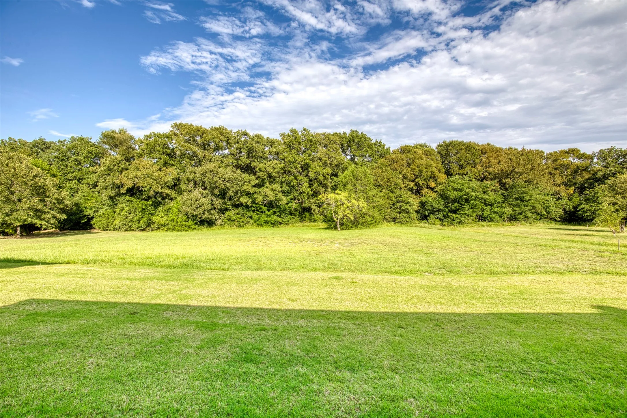 Single Family Residence For Sale in Kaufman County , 1044 Hidden Oaks Drive, Wills Point, Texas 75169, 4 Bedrooms, 4 Bathrooms, 3 Garage spaces, 3,372 Sqft, built in 2022, Price $759,000, mls#21025013, Real Estate Agent in Wills Point, Homes For Sale in Kaufman county, Homes For Sale in Wills Point, Realtor in Wills Point Texas, Real Estate Brokerage Independent Realty Texas, Luminita Cordes Realtor
