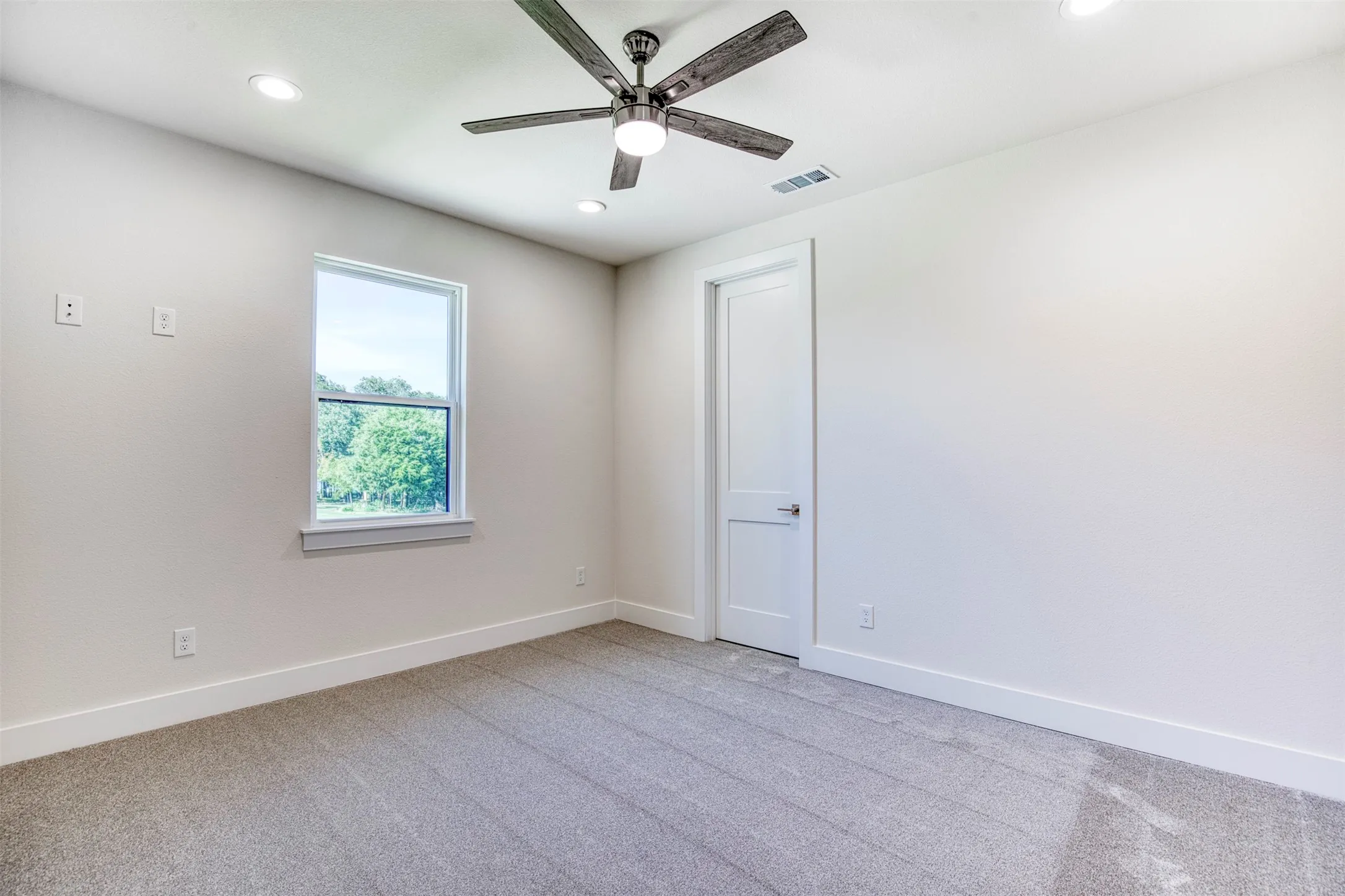 Single Family Residence For Sale in Kaufman County , 1044 Hidden Oaks Drive, Wills Point, Texas 75169, 4 Bedrooms, 4 Bathrooms, 3 Garage spaces, 3,372 Sqft, built in 2022, Price $759,000, mls#21025013, Real Estate Agent in Wills Point, Homes For Sale in Kaufman county, Homes For Sale in Wills Point, Realtor in Wills Point Texas, Real Estate Brokerage Independent Realty Texas, Luminita Cordes Realtor