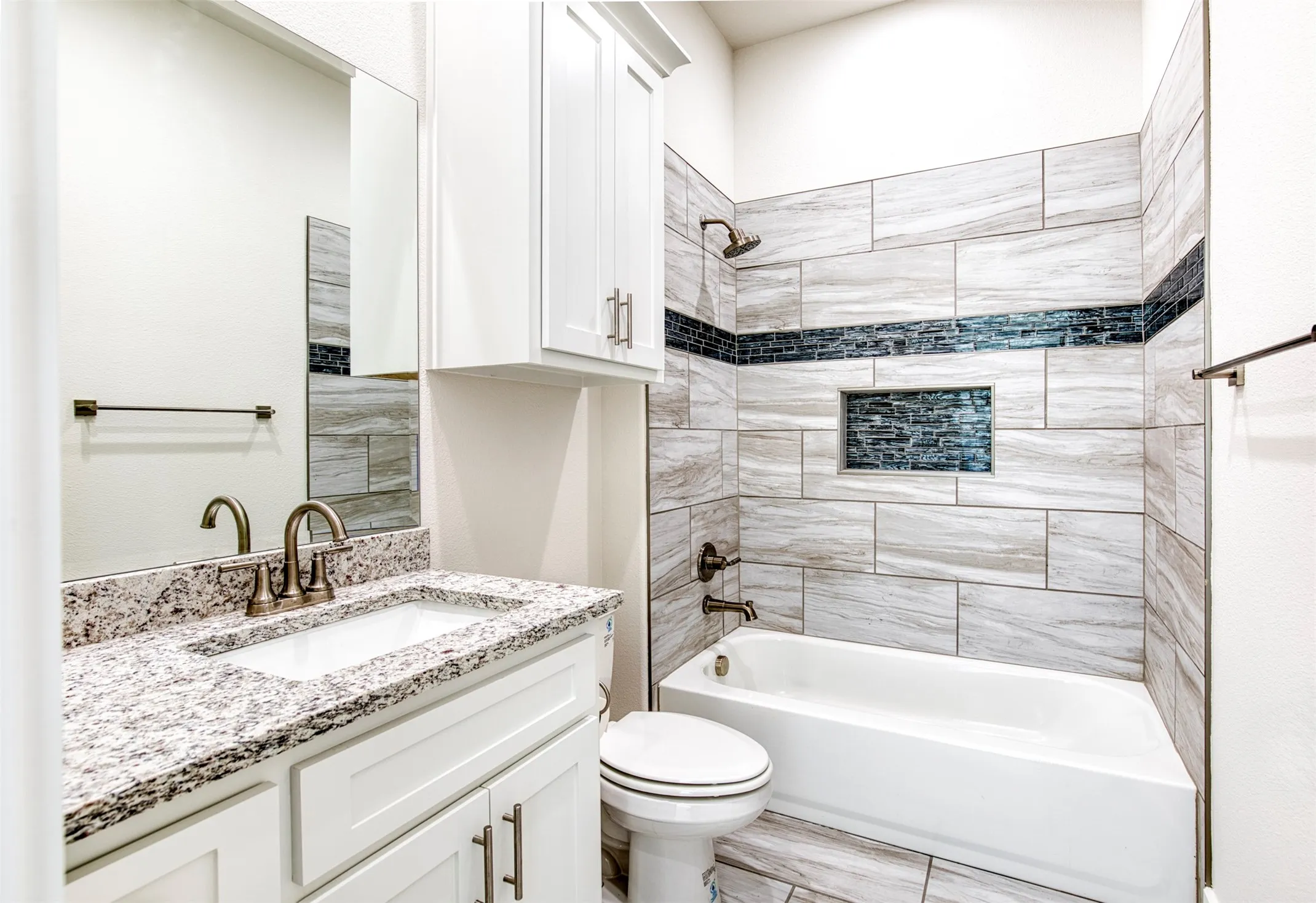 Single Family Residence For Sale in Kaufman County , 1044 Hidden Oaks Drive, Wills Point, Texas 75169, 4 Bedrooms, 4 Bathrooms, 3 Garage spaces, 3,372 Sqft, built in 2022, Price $759,000, mls#21025013, Real Estate Agent in Wills Point, Homes For Sale in Kaufman county, Homes For Sale in Wills Point, Realtor in Wills Point Texas, Real Estate Brokerage Independent Realty Texas, Luminita Cordes Realtor