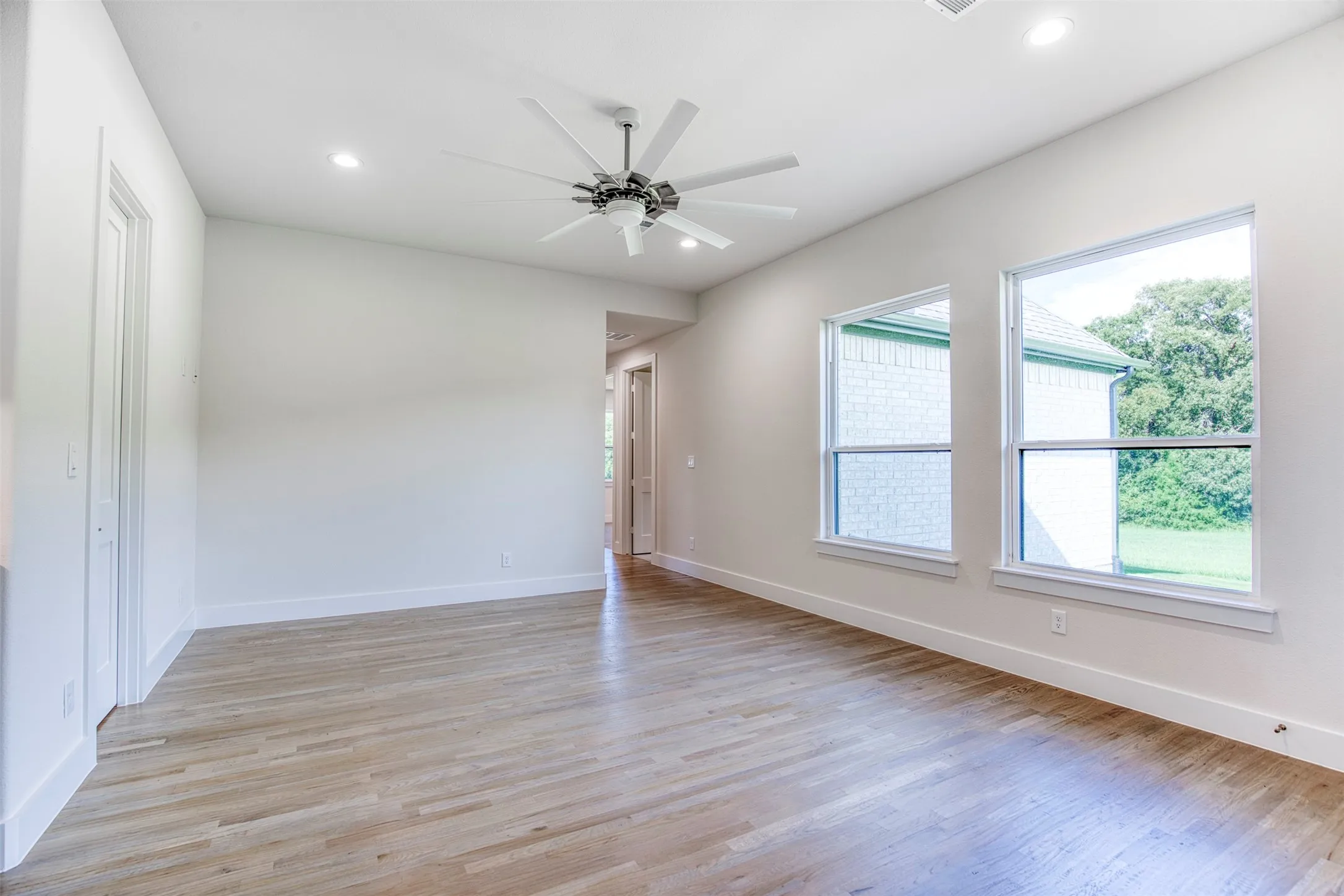 Single Family Residence For Sale in Kaufman County , 1044 Hidden Oaks Drive, Wills Point, Texas 75169, 4 Bedrooms, 4 Bathrooms, 3 Garage spaces, 3,372 Sqft, built in 2022, Price $759,000, mls#21025013, Real Estate Agent in Wills Point, Homes For Sale in Kaufman county, Homes For Sale in Wills Point, Realtor in Wills Point Texas, Real Estate Brokerage Independent Realty Texas, Luminita Cordes Realtor
