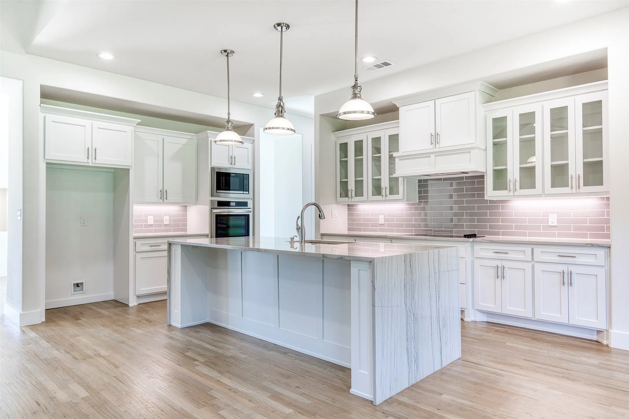 Single Family Residence For Sale in Kaufman County , 1044 Hidden Oaks Drive, Wills Point, Texas 75169, 4 Bedrooms, 4 Bathrooms, 3 Garage spaces, 3,372 Sqft, built in 2022, Price $759,000, mls#21025013, Real Estate Agent in Wills Point, Homes For Sale in Kaufman county, Homes For Sale in Wills Point, Realtor in Wills Point Texas, Real Estate Brokerage Independent Realty Texas, Luminita Cordes Realtor