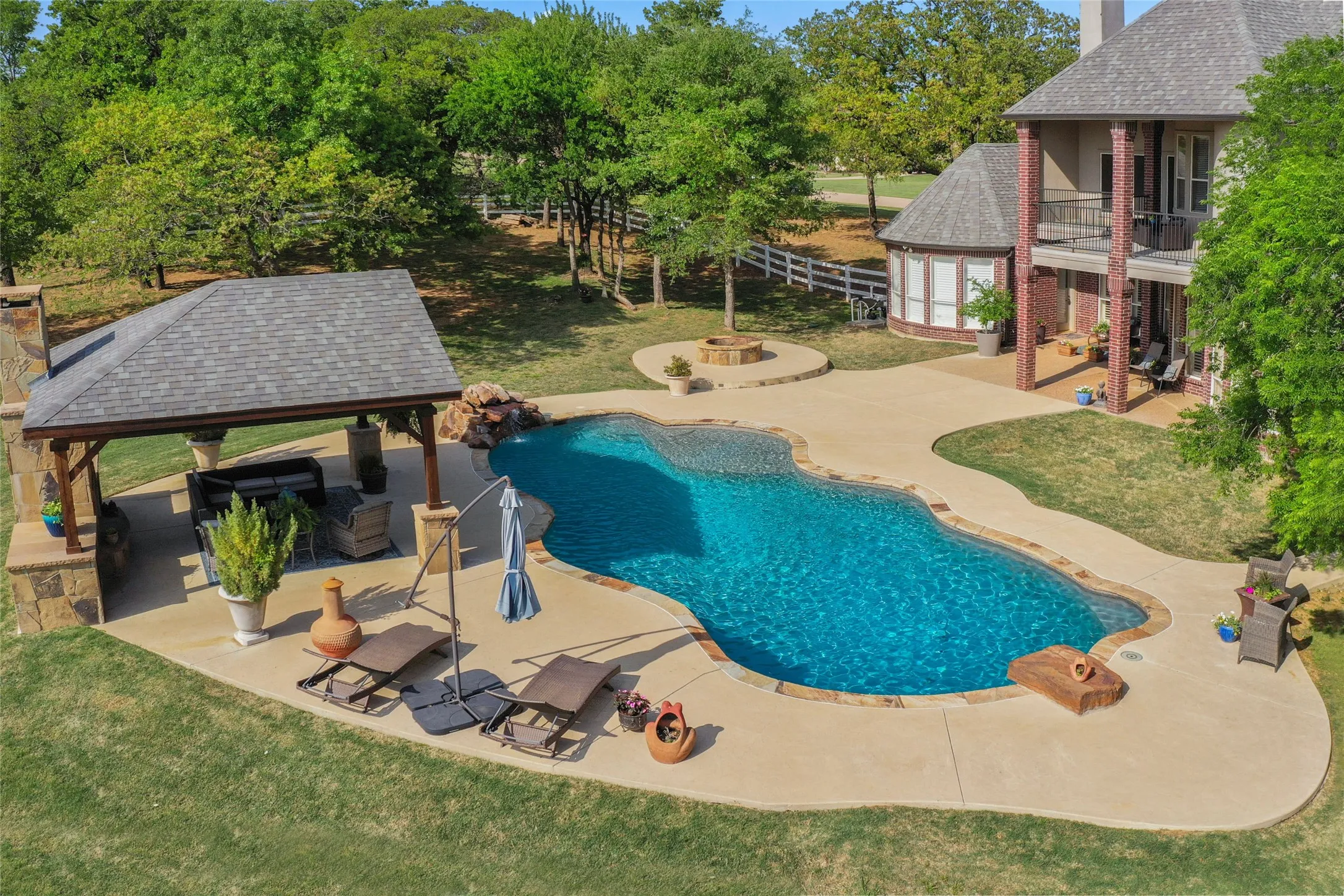 Single Family Residence For Sale in Denton County , 419 E Hickory Ridge Circle, Argyle, Texas 76226, 5 Bedroom, 5 Bathroom, 3 Garage spaces, 5,097 Sqft, built in 1999, Preowned, mls#21025105, Real Estate Agent in Argyle, Homes For Sale in Denton county, Homes For Sale in Argyle, Realtor in Argyle Texas, Real Estate Brokerage Independent Realty Texas, Luminita Cordes Realtor