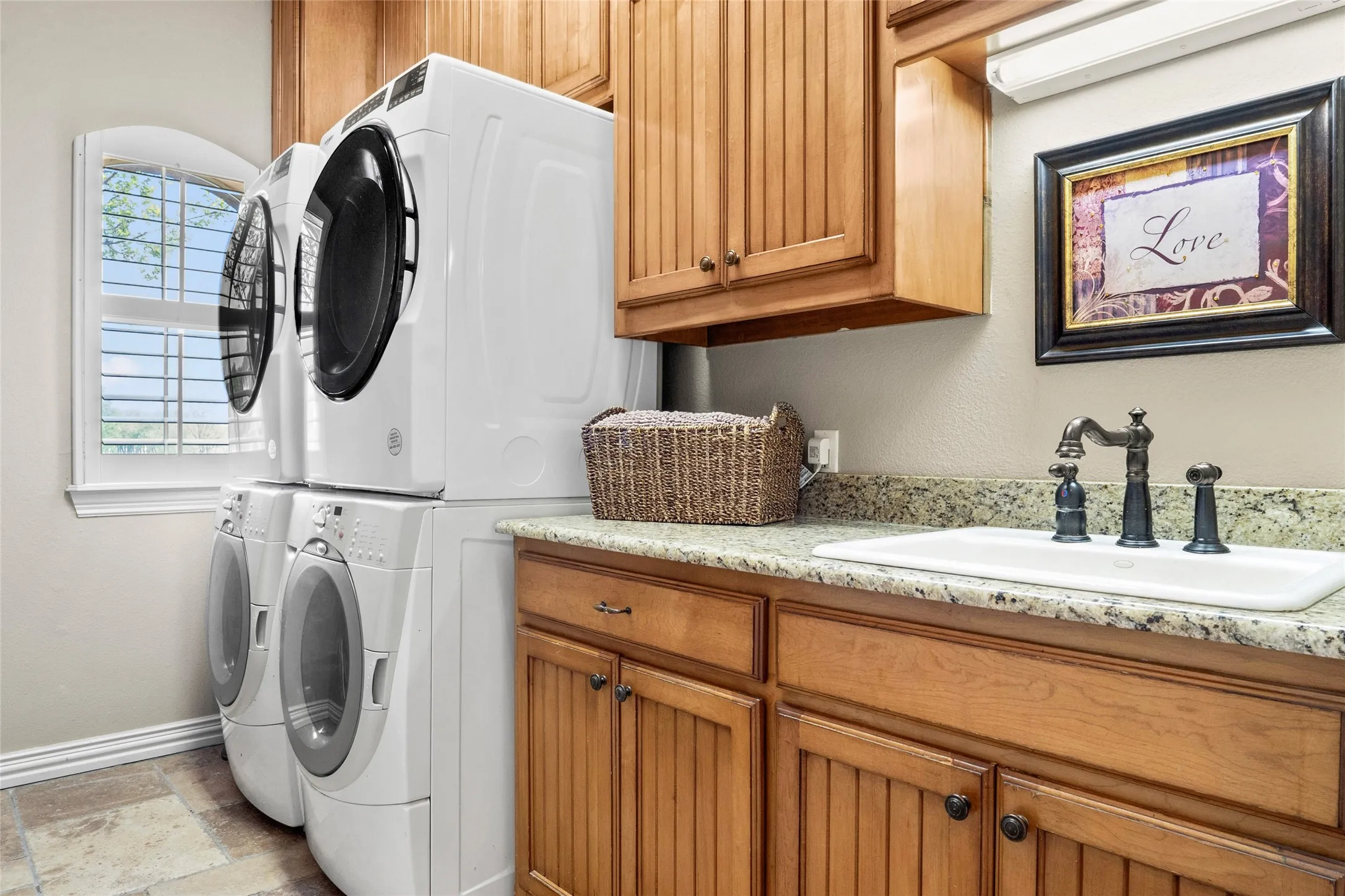 Single Family Residence For Sale in Denton County , 419 E Hickory Ridge Circle, Argyle, Texas 76226, 5 Bedroom, 5 Bathroom, 3 Garage spaces, 5,097 Sqft, built in 1999, Preowned, mls#21025105, Real Estate Agent in Argyle, Homes For Sale in Denton county, Homes For Sale in Argyle, Realtor in Argyle Texas, Real Estate Brokerage Independent Realty Texas, Luminita Cordes Realtor