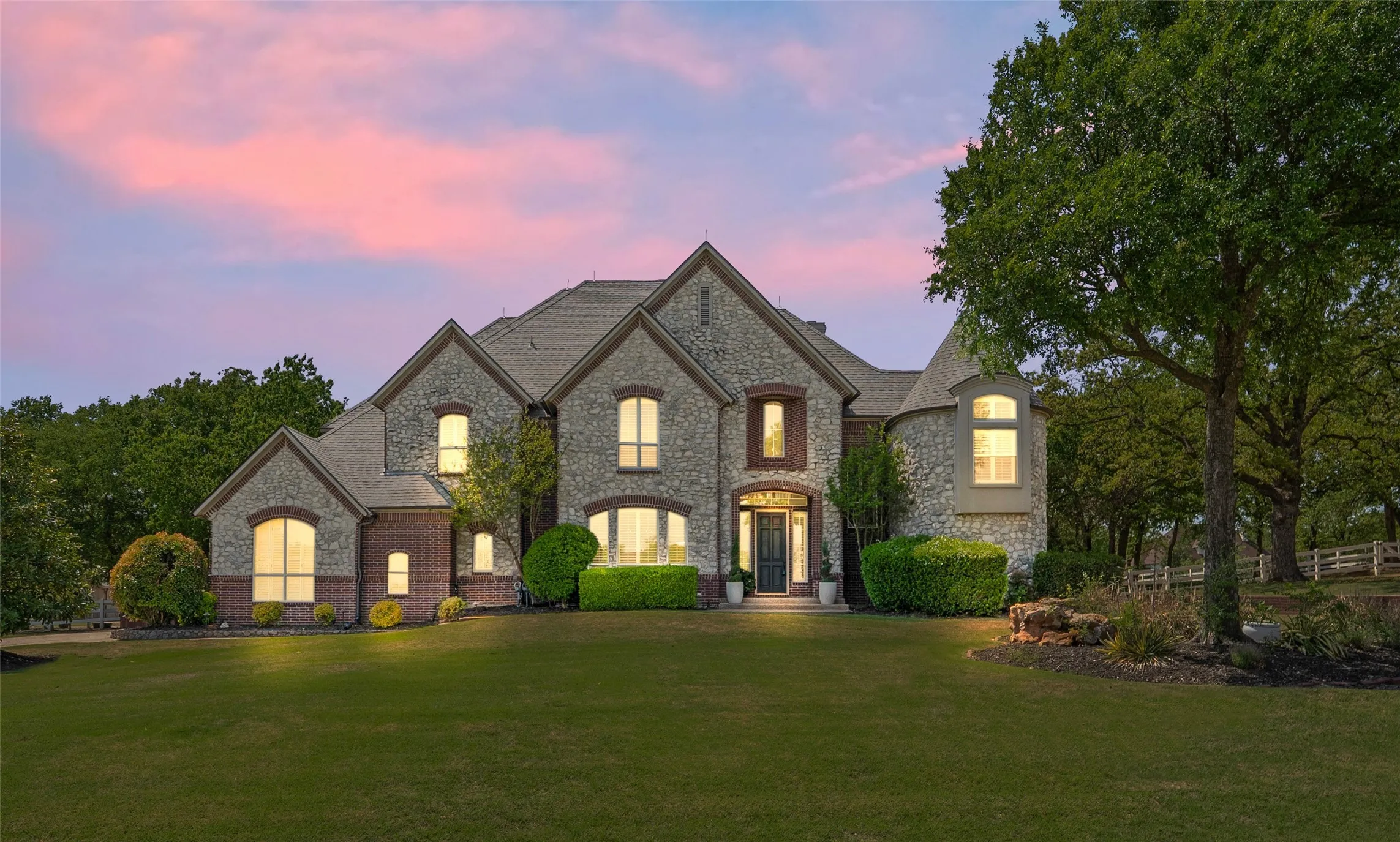 Single Family Residence For Sale in Denton County , 419 E Hickory Ridge Circle, Argyle, Texas 76226, 5 Bedroom, 5 Bathroom, 3 Garage spaces, 5,097 Sqft, built in 1999, Preowned, mls#21025105, Real Estate Agent in Argyle, Homes For Sale in Denton county, Homes For Sale in Argyle, Realtor in Argyle Texas, Real Estate Brokerage Independent Realty Texas, Luminita Cordes Realtor
