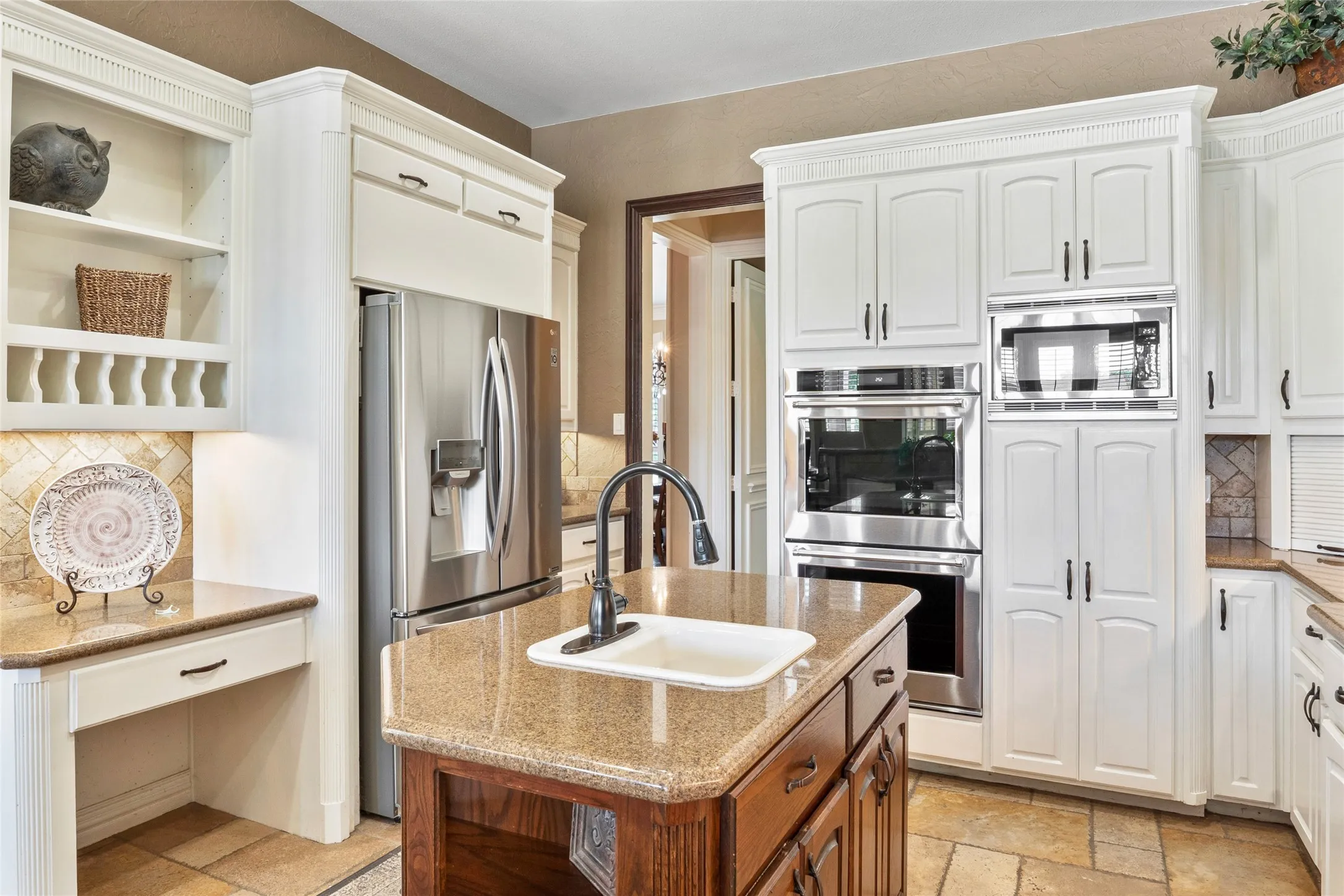 Single Family Residence For Sale in Denton County , 419 E Hickory Ridge Circle, Argyle, Texas 76226, 5 Bedroom, 5 Bathroom, 3 Garage spaces, 5,097 Sqft, built in 1999, Preowned, mls#21025105, Real Estate Agent in Argyle, Homes For Sale in Denton county, Homes For Sale in Argyle, Realtor in Argyle Texas, Real Estate Brokerage Independent Realty Texas, Luminita Cordes Realtor