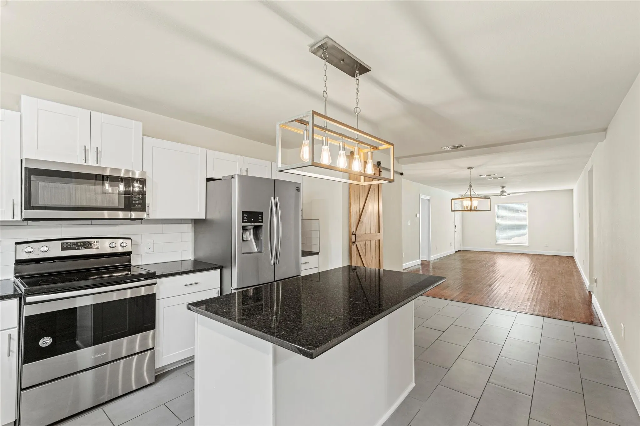 Single Family Residence For Sale in Grayson County , 311 W Scott Street, Sherman, Texas 75092, 3 Bedroom, 2 Bathroom, Garage spaces, 1,643 Sqft, built in 1945, Preowned, mls#21023336, Real Estate Agent in Sherman, Homes For Sale in Grayson county, Homes For Sale in Sherman, Realtor in Sherman Texas, Real Estate Brokerage Independent Realty Texas, Luminita Cordes Realtor