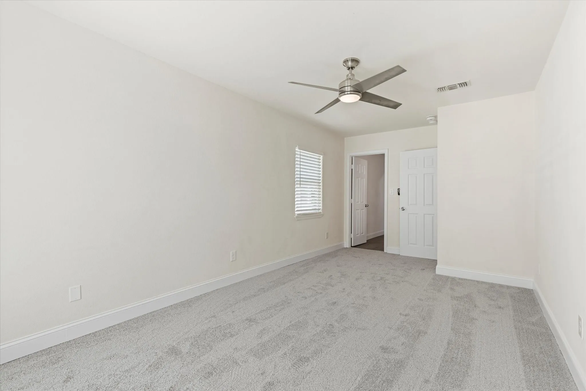 Single Family Residence For Sale in Grayson County , 311 W Scott Street, Sherman, Texas 75092, 3 Bedroom, 2 Bathroom, Garage spaces, 1,643 Sqft, built in 1945, Preowned, mls#21023336, Real Estate Agent in Sherman, Homes For Sale in Grayson county, Homes For Sale in Sherman, Realtor in Sherman Texas, Real Estate Brokerage Independent Realty Texas, Luminita Cordes Realtor