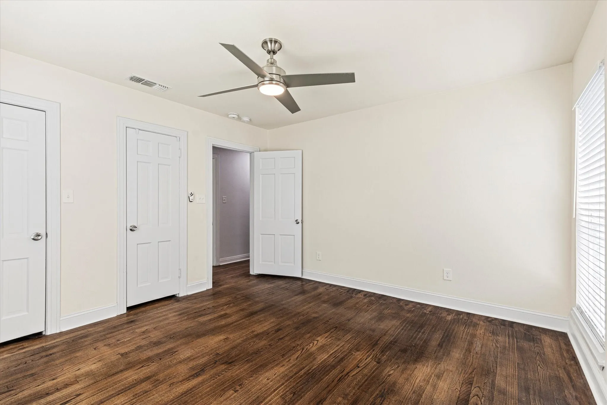 Single Family Residence For Sale in Grayson County , 311 W Scott Street, Sherman, Texas 75092, 3 Bedroom, 2 Bathroom, Garage spaces, 1,643 Sqft, built in 1945, Preowned, mls#21023336, Real Estate Agent in Sherman, Homes For Sale in Grayson county, Homes For Sale in Sherman, Realtor in Sherman Texas, Real Estate Brokerage Independent Realty Texas, Luminita Cordes Realtor