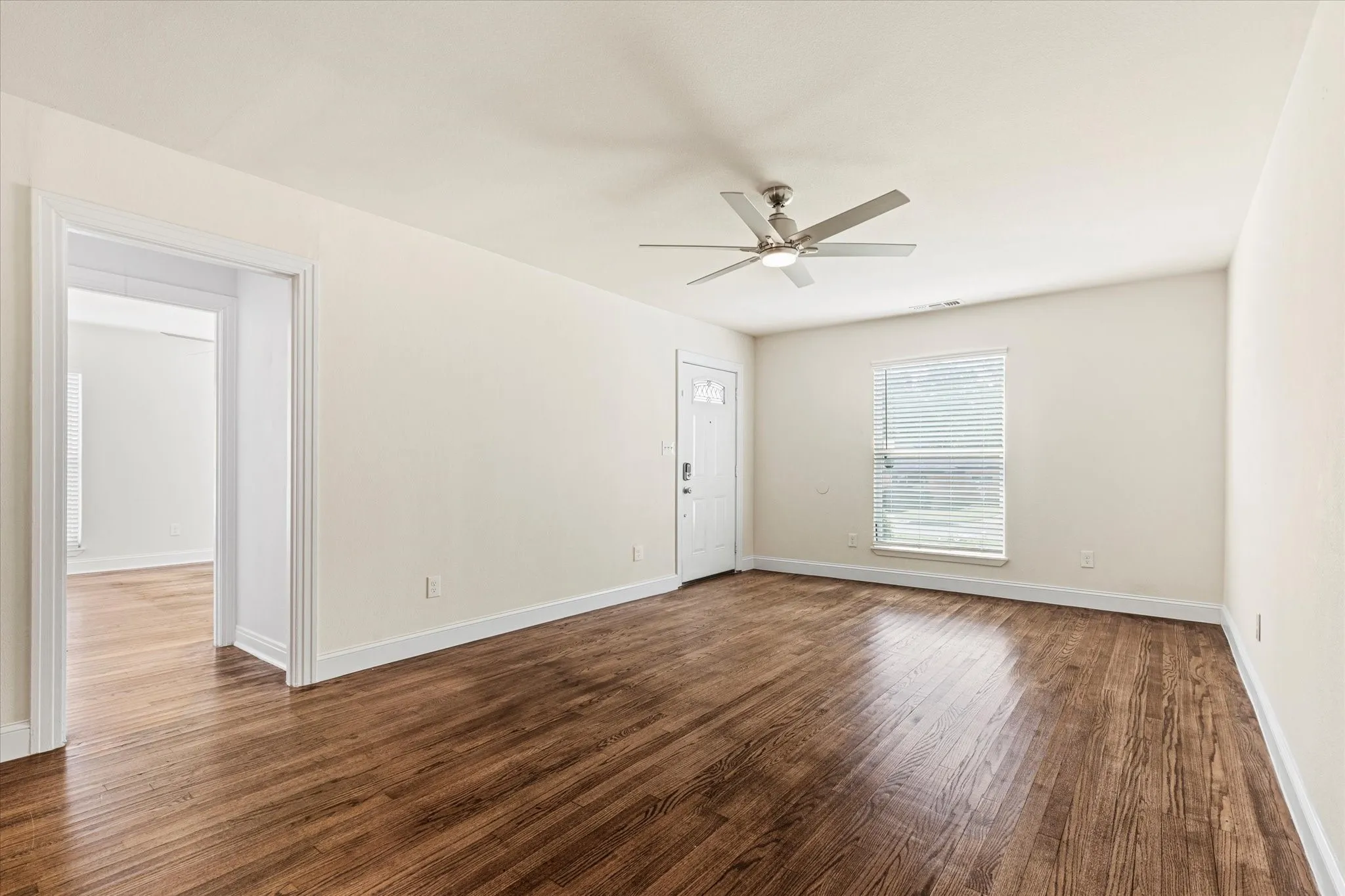 Single Family Residence For Sale in Grayson County , 311 W Scott Street, Sherman, Texas 75092, 3 Bedroom, 2 Bathroom, Garage spaces, 1,643 Sqft, built in 1945, Preowned, mls#21023336, Real Estate Agent in Sherman, Homes For Sale in Grayson county, Homes For Sale in Sherman, Realtor in Sherman Texas, Real Estate Brokerage Independent Realty Texas, Luminita Cordes Realtor