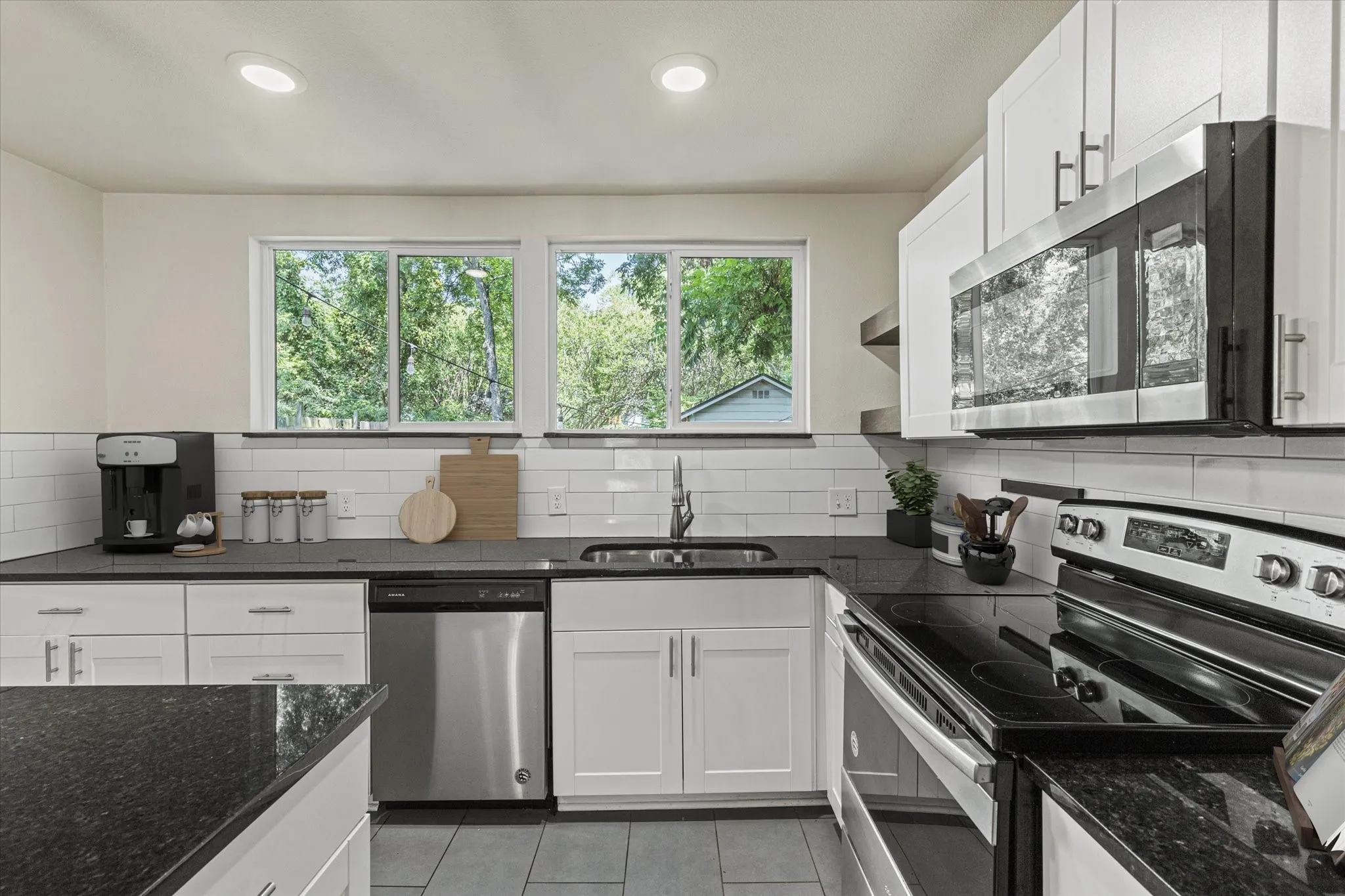 Single Family Residence For Sale in Grayson County , 311 W Scott Street, Sherman, Texas 75092, 3 Bedroom, 2 Bathroom, Garage spaces, 1,643 Sqft, built in 1945, Preowned, mls#21023336, Real Estate Agent in Sherman, Homes For Sale in Grayson county, Homes For Sale in Sherman, Realtor in Sherman Texas, Real Estate Brokerage Independent Realty Texas, Luminita Cordes Realtor
