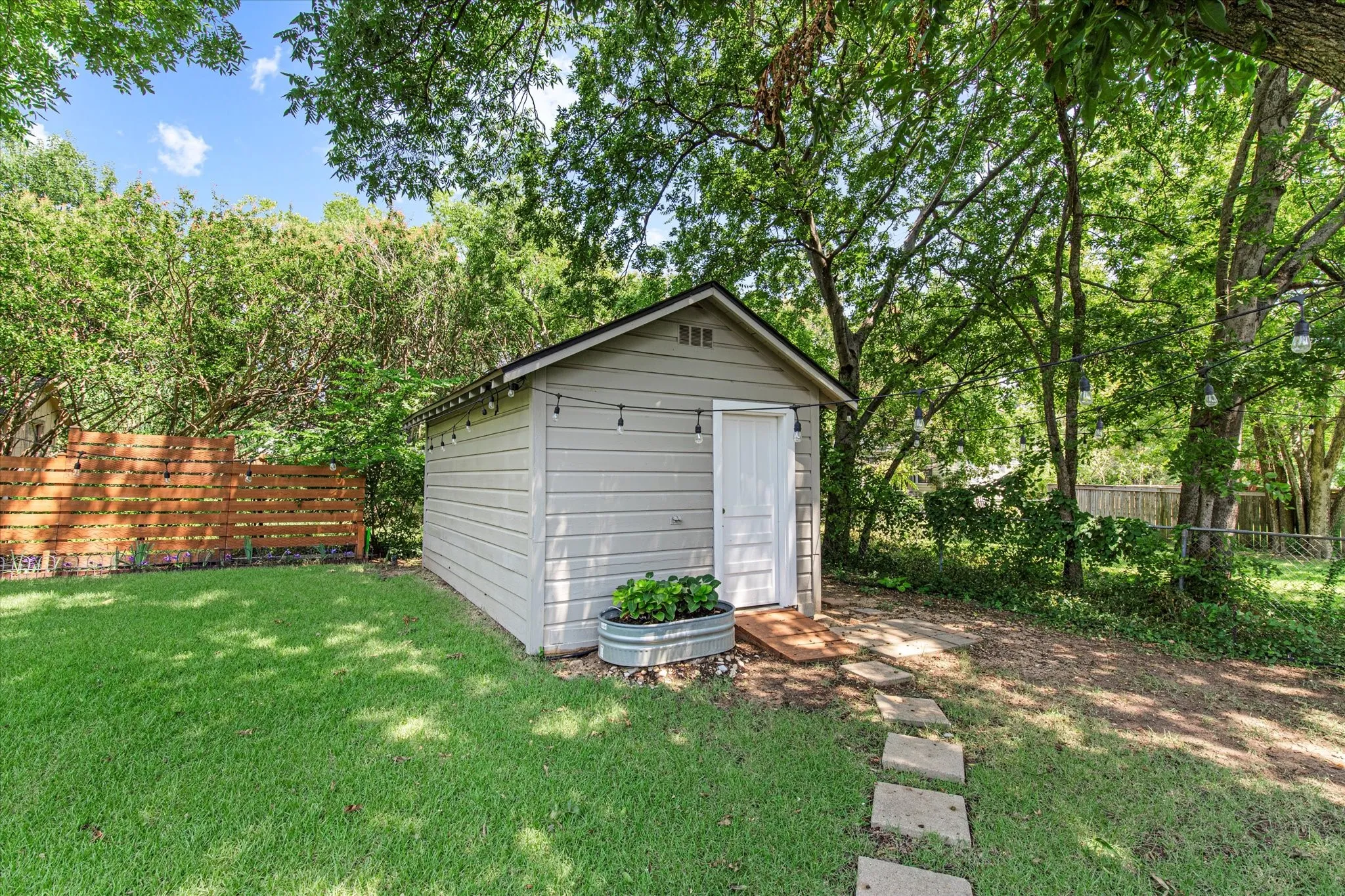 Single Family Residence For Sale in Grayson County , 311 W Scott Street, Sherman, Texas 75092, 3 Bedroom, 2 Bathroom, Garage spaces, 1,643 Sqft, built in 1945, Preowned, mls#21023336, Real Estate Agent in Sherman, Homes For Sale in Grayson county, Homes For Sale in Sherman, Realtor in Sherman Texas, Real Estate Brokerage Independent Realty Texas, Luminita Cordes Realtor