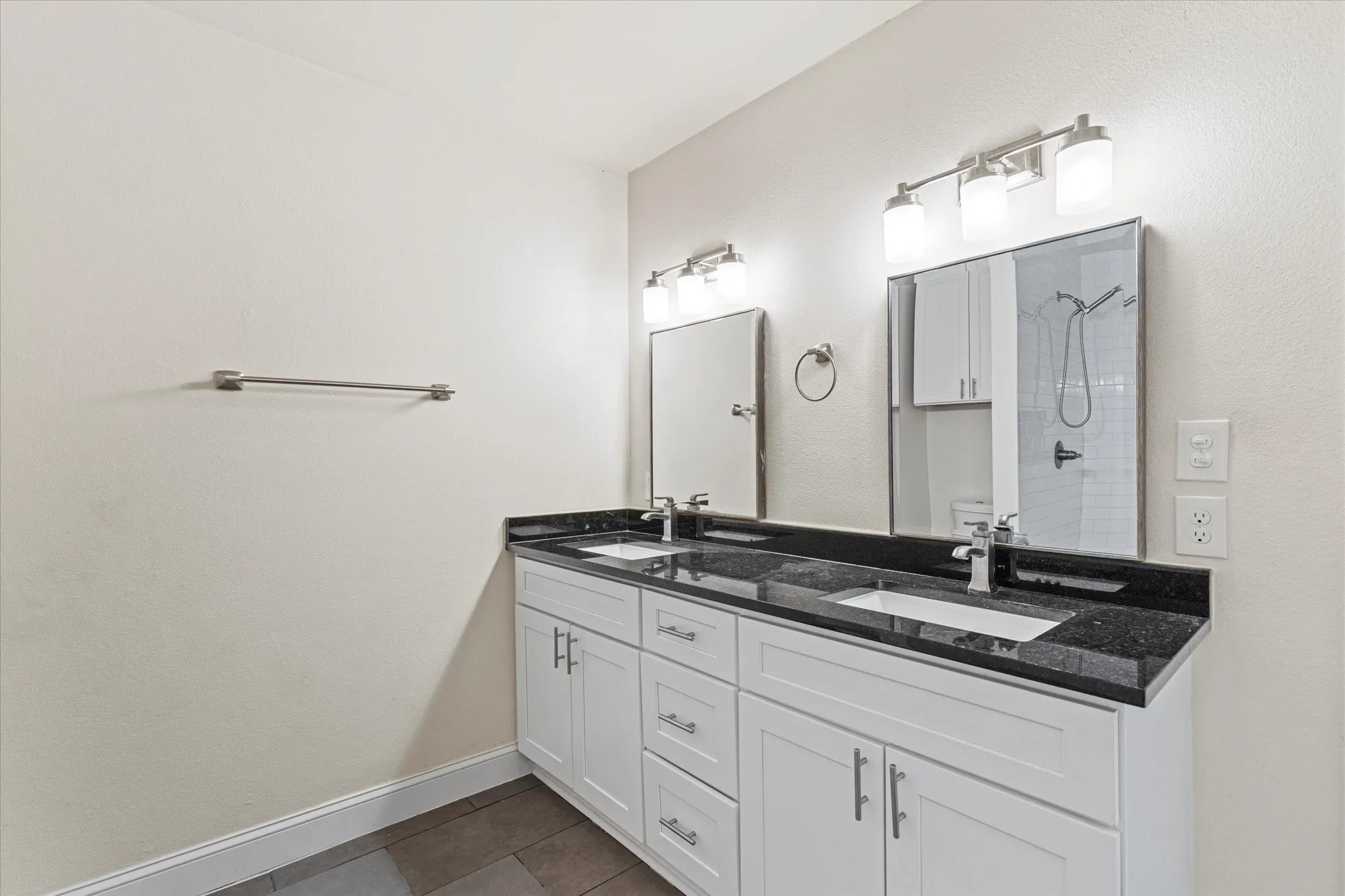 Single Family Residence For Sale in Grayson County , 311 W Scott Street, Sherman, Texas 75092, 3 Bedroom, 2 Bathroom, Garage spaces, 1,643 Sqft, built in 1945, Preowned, mls#21023336, Real Estate Agent in Sherman, Homes For Sale in Grayson county, Homes For Sale in Sherman, Realtor in Sherman Texas, Real Estate Brokerage Independent Realty Texas, Luminita Cordes Realtor