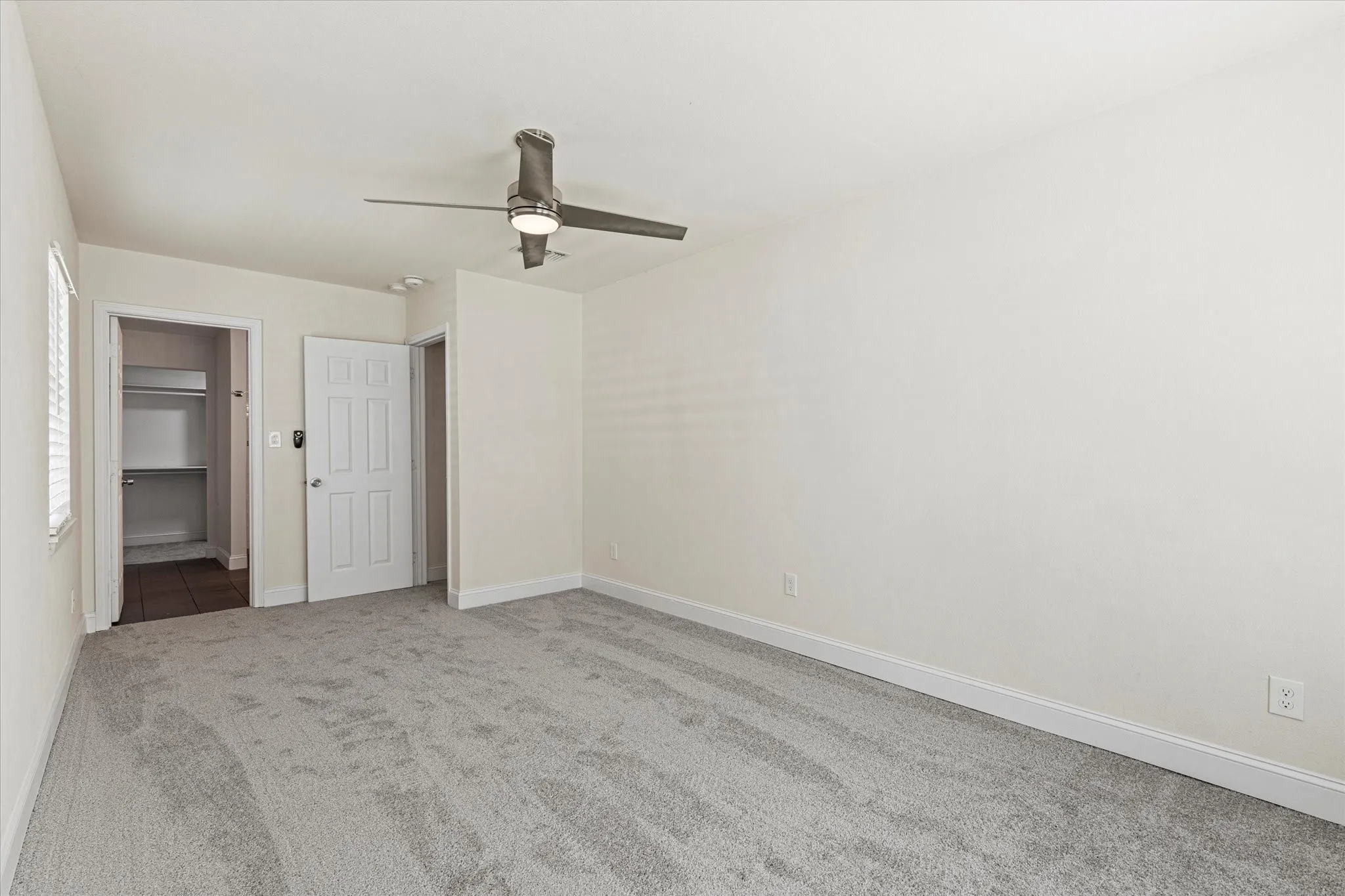 Single Family Residence For Sale in Grayson County , 311 W Scott Street, Sherman, Texas 75092, 3 Bedroom, 2 Bathroom, Garage spaces, 1,643 Sqft, built in 1945, Preowned, mls#21023336, Real Estate Agent in Sherman, Homes For Sale in Grayson county, Homes For Sale in Sherman, Realtor in Sherman Texas, Real Estate Brokerage Independent Realty Texas, Luminita Cordes Realtor