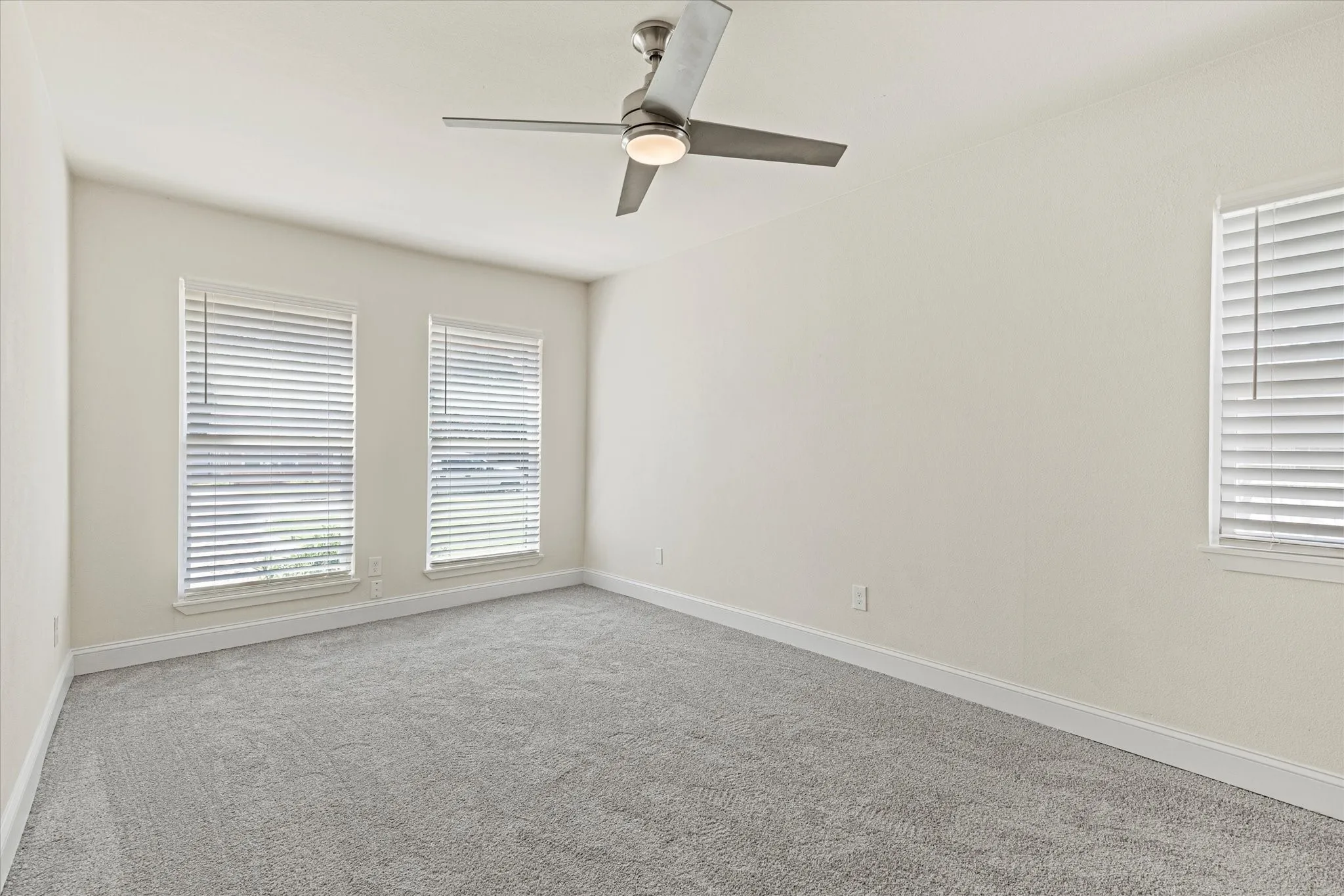 Single Family Residence For Sale in Grayson County , 311 W Scott Street, Sherman, Texas 75092, 3 Bedroom, 2 Bathroom, Garage spaces, 1,643 Sqft, built in 1945, Preowned, mls#21023336, Real Estate Agent in Sherman, Homes For Sale in Grayson county, Homes For Sale in Sherman, Realtor in Sherman Texas, Real Estate Brokerage Independent Realty Texas, Luminita Cordes Realtor