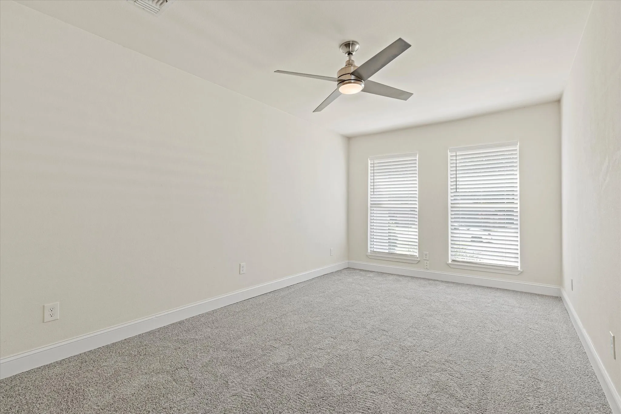 Single Family Residence For Sale in Grayson County , 311 W Scott Street, Sherman, Texas 75092, 3 Bedroom, 2 Bathroom, Garage spaces, 1,643 Sqft, built in 1945, Preowned, mls#21023336, Real Estate Agent in Sherman, Homes For Sale in Grayson county, Homes For Sale in Sherman, Realtor in Sherman Texas, Real Estate Brokerage Independent Realty Texas, Luminita Cordes Realtor