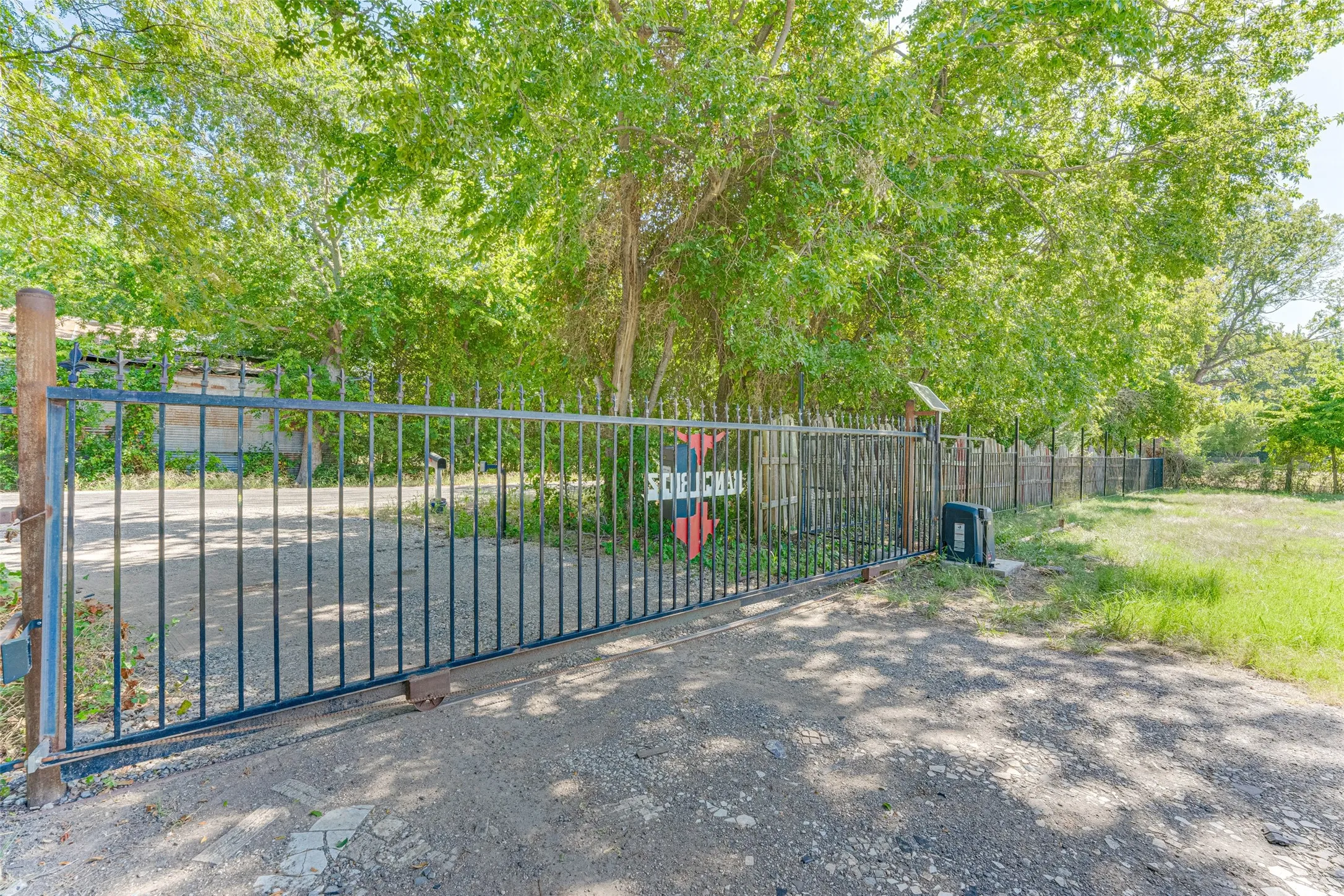 Single Family Residence For Sale in Collin County , 11381 County Road 739, Princeton, Texas 75407, 3 Bedroom, 2 Bathroom, Garage spaces, 2,120 Sqft, built in 1970, Preowned, mls#21024622, Real Estate Agent in Princeton, Homes For Sale in Collin county, Homes For Sale in Princeton, Realtor in Princeton Texas, Real Estate Brokerage Independent Realty Texas, Luminita Cordes Realtor