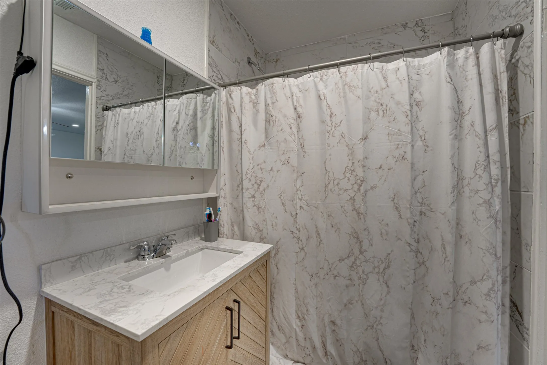 Single Family Residence For Sale in Collin County , 11381 County Road 739, Princeton, Texas 75407, 3 Bedroom, 2 Bathroom, Garage spaces, 2,120 Sqft, built in 1970, Preowned, mls#21024622, Real Estate Agent in Princeton, Homes For Sale in Collin county, Homes For Sale in Princeton, Realtor in Princeton Texas, Real Estate Brokerage Independent Realty Texas, Luminita Cordes Realtor